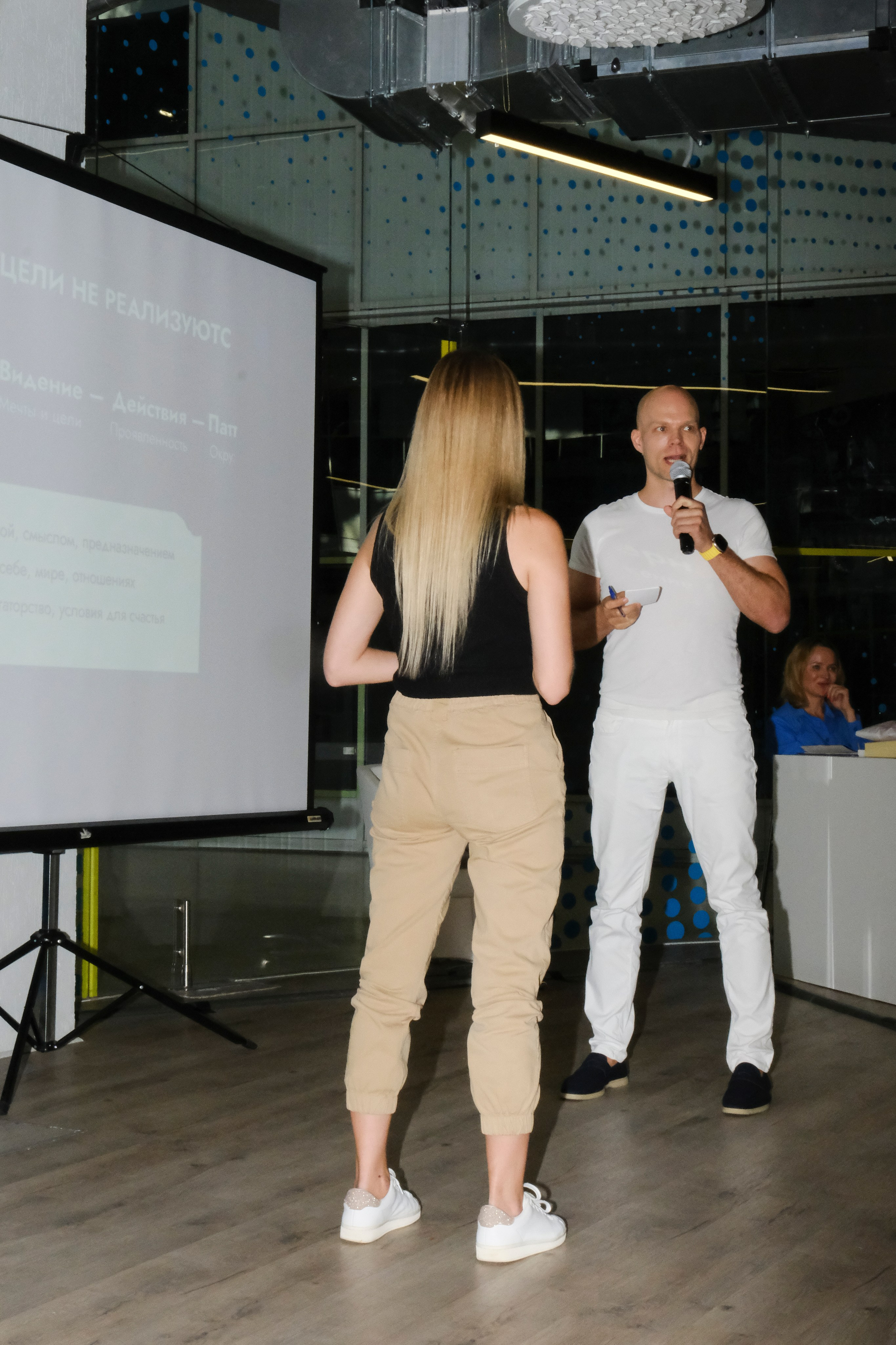 Репортаж бизнес-конференции в Сколково от сообщества BRUSNIKA. Индивидуальная фотосъёмка в Москве. Фотограф Василиса Тарасова