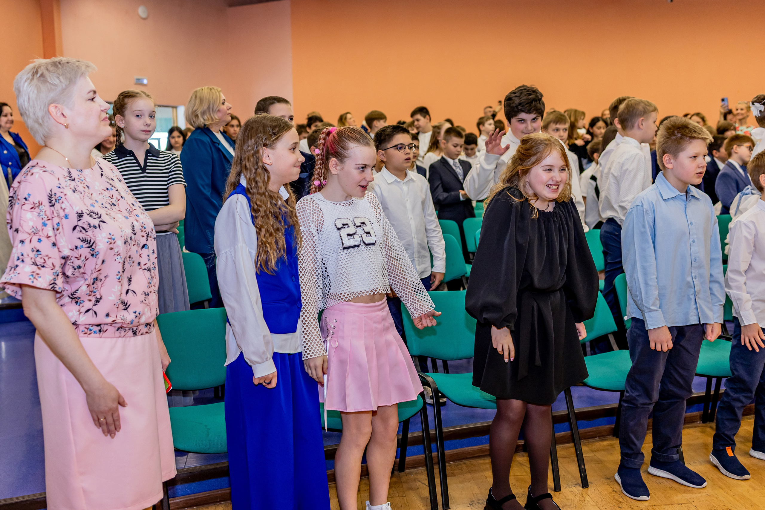 Выпускной праздник в начальной школе. Фотограф и видеограф Москва. Свадебный фотограф, видеограф. Выпускные альбомы. Оживающие альбомы