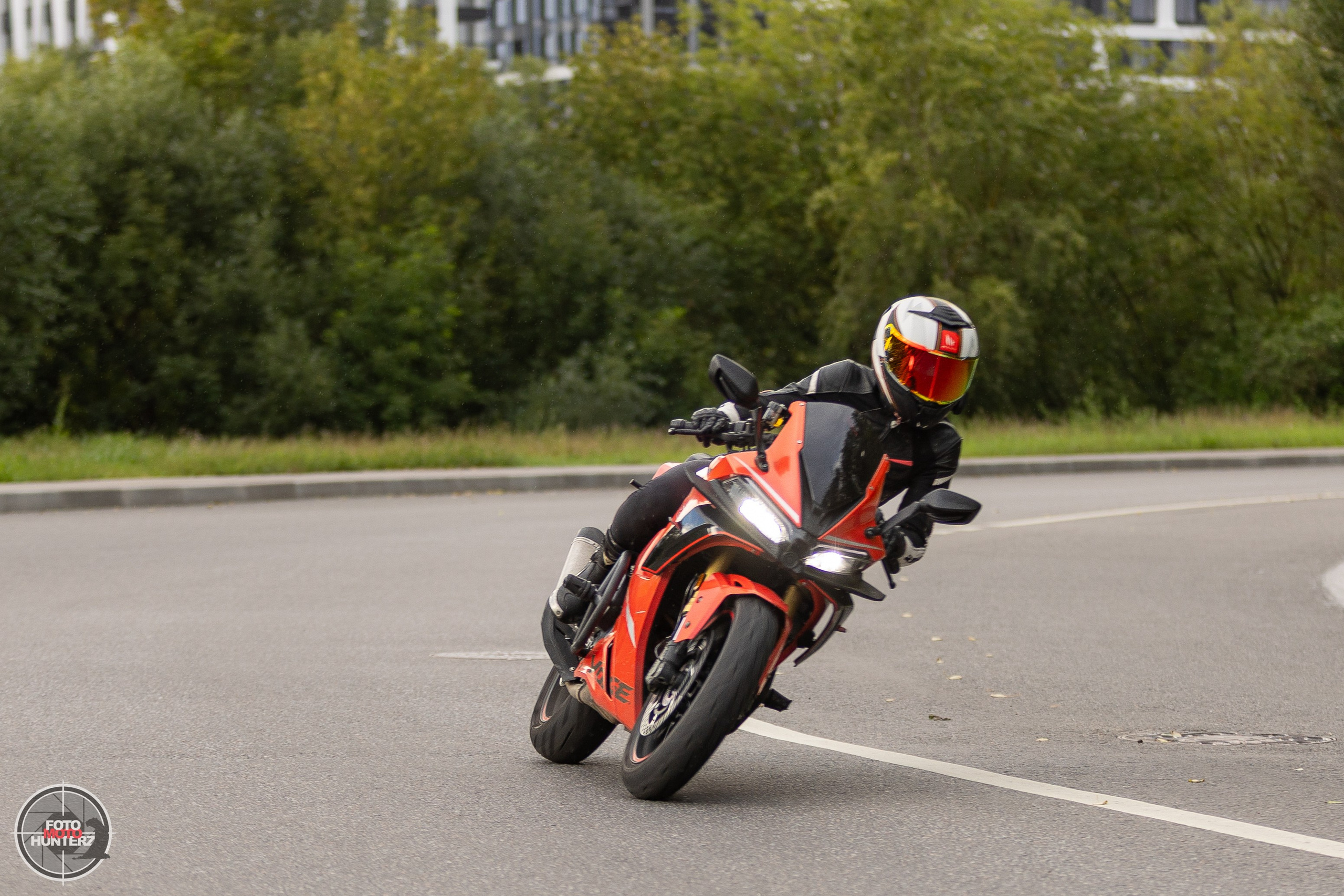 Мотоциклы на улицах города. Фотограф Ольга Гирусова «Пантерочка» Москва