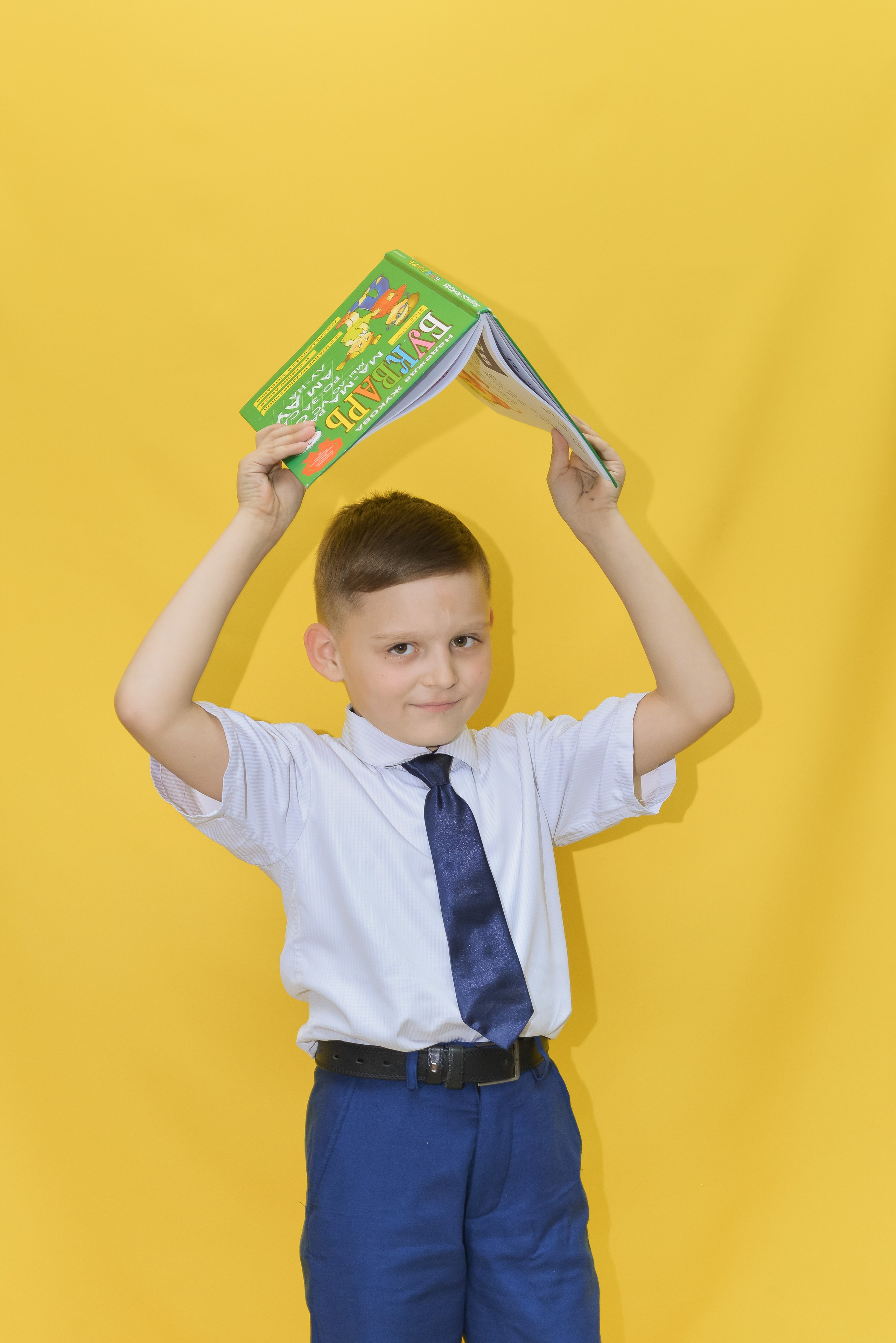 2 класс. На жёлтом фоне. «Веселые карандаши». Детский и школьный фотограф в Костанае Рабига Сейткенова