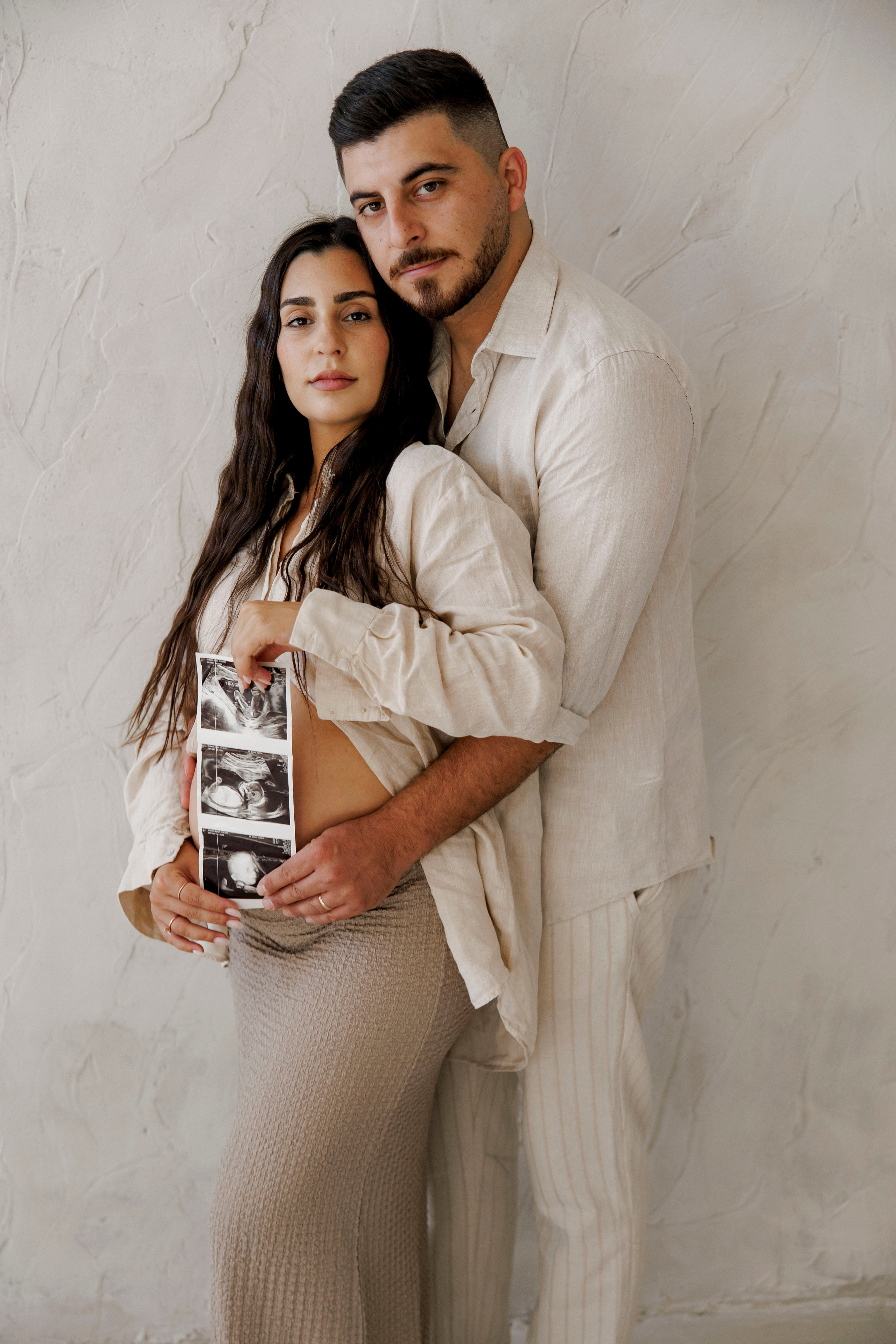 Pregnancy photoshoot inside the Grey Studio. Главная