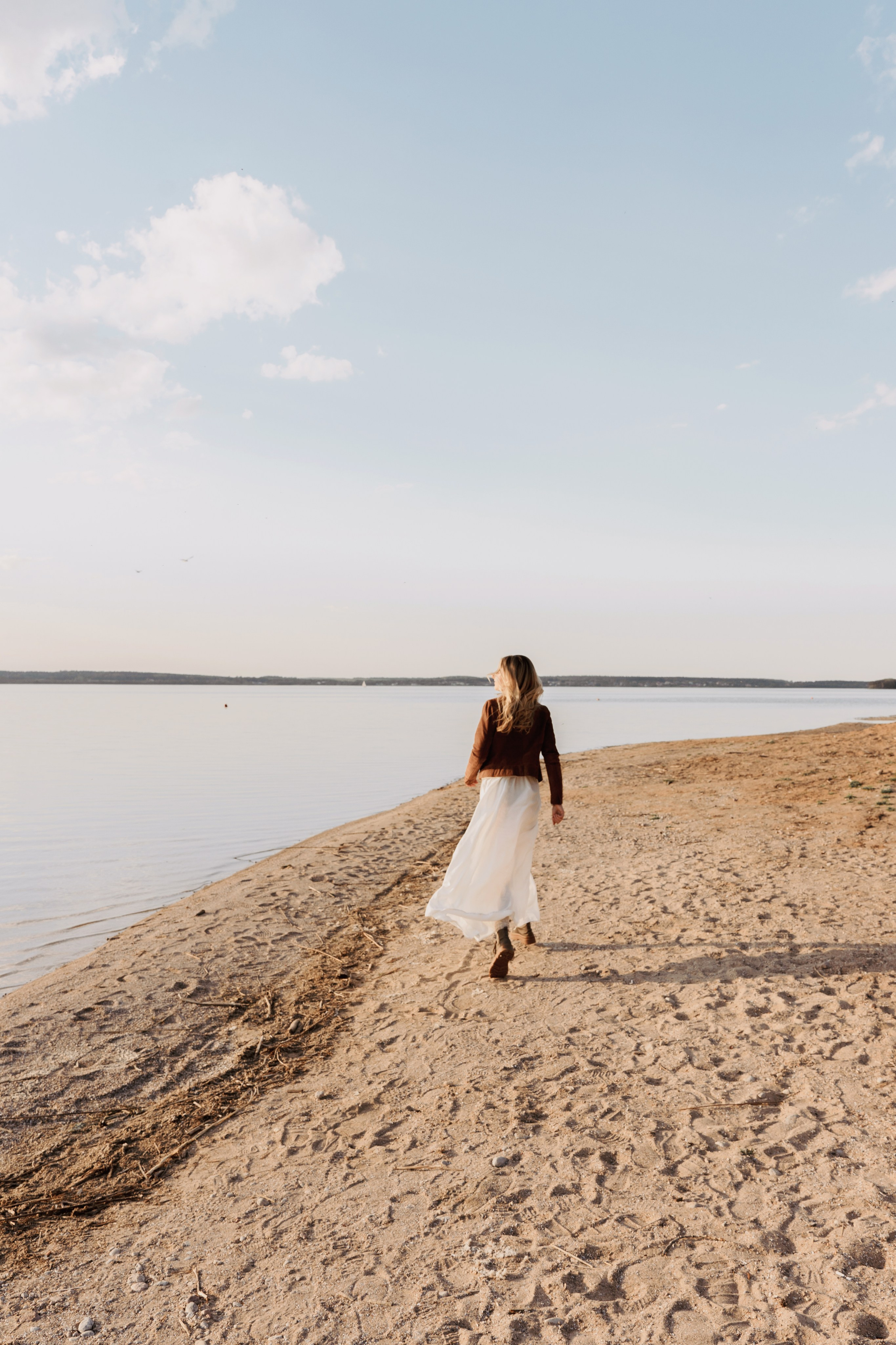 Весеннее тепло семьи на берегу Минского моря. Ваш семейный фотограф в Минске — Вика Трегубова