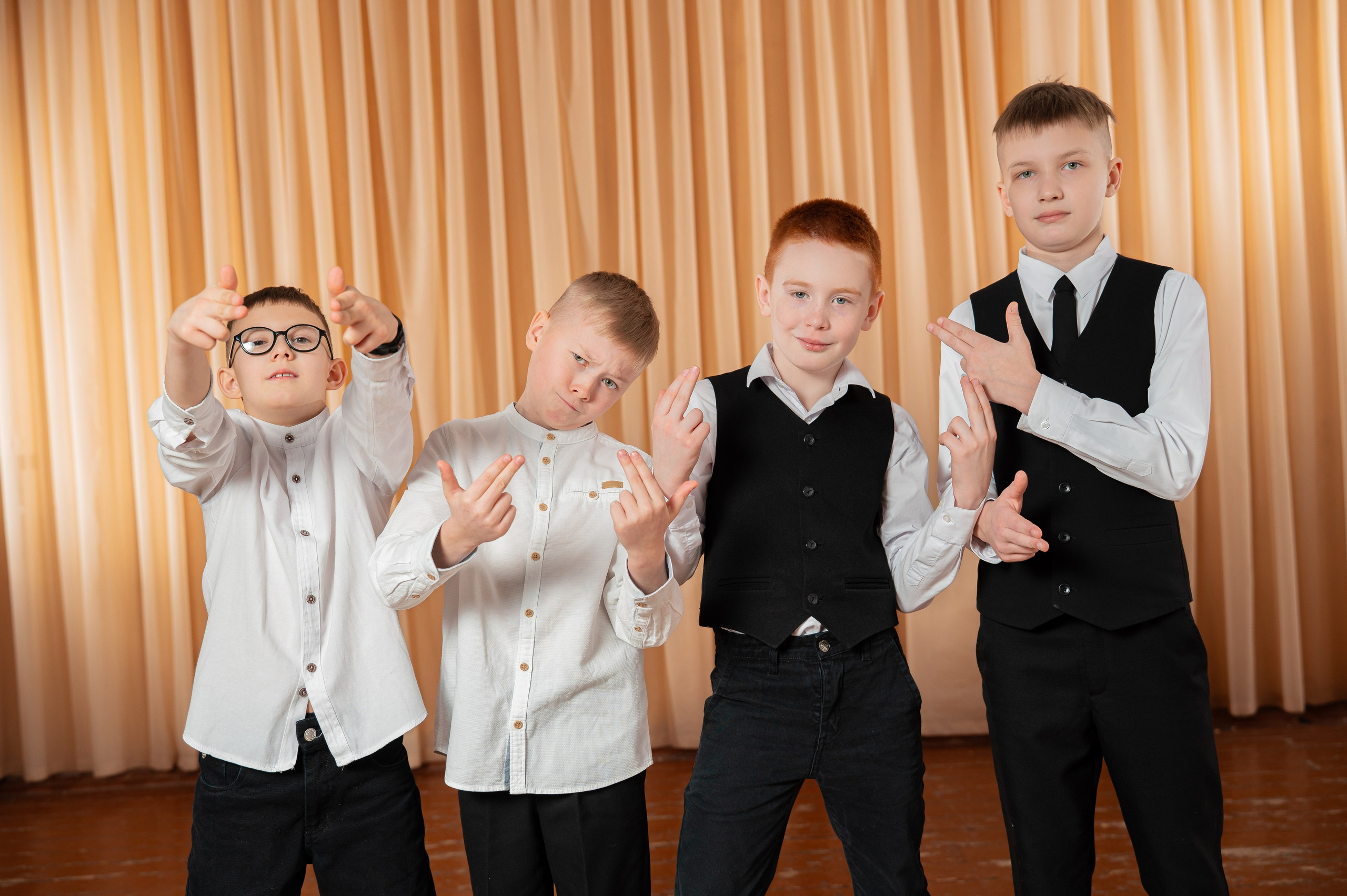 Современные выпускные альбомы / Киров. Фотограф/видеоограф в Санкт-Петербурге Денисов Иван