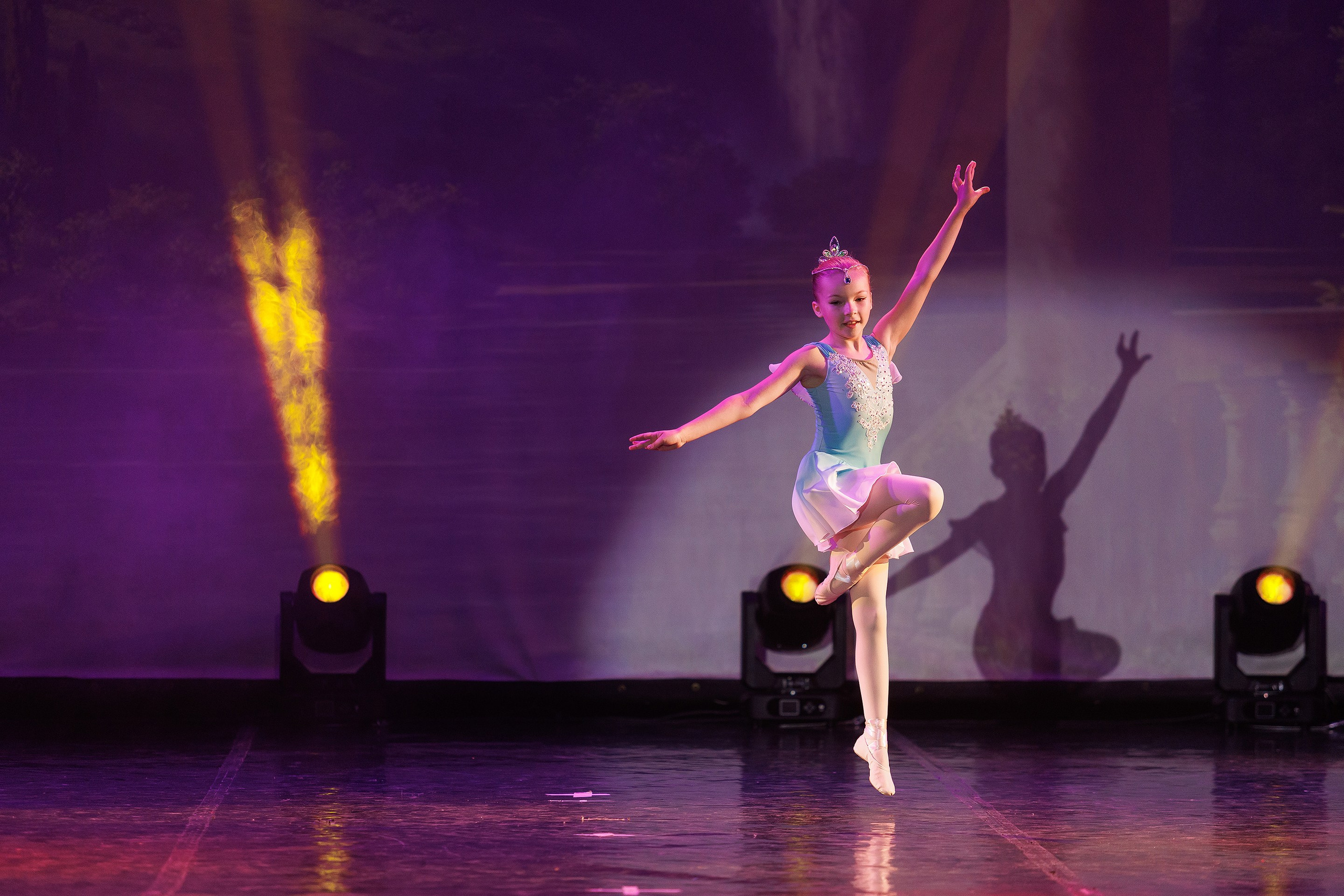 Репортажная фотосъемка отчетного концерта студии танцвев LilBallerine. Профессиональный фотограф в Новосибирске