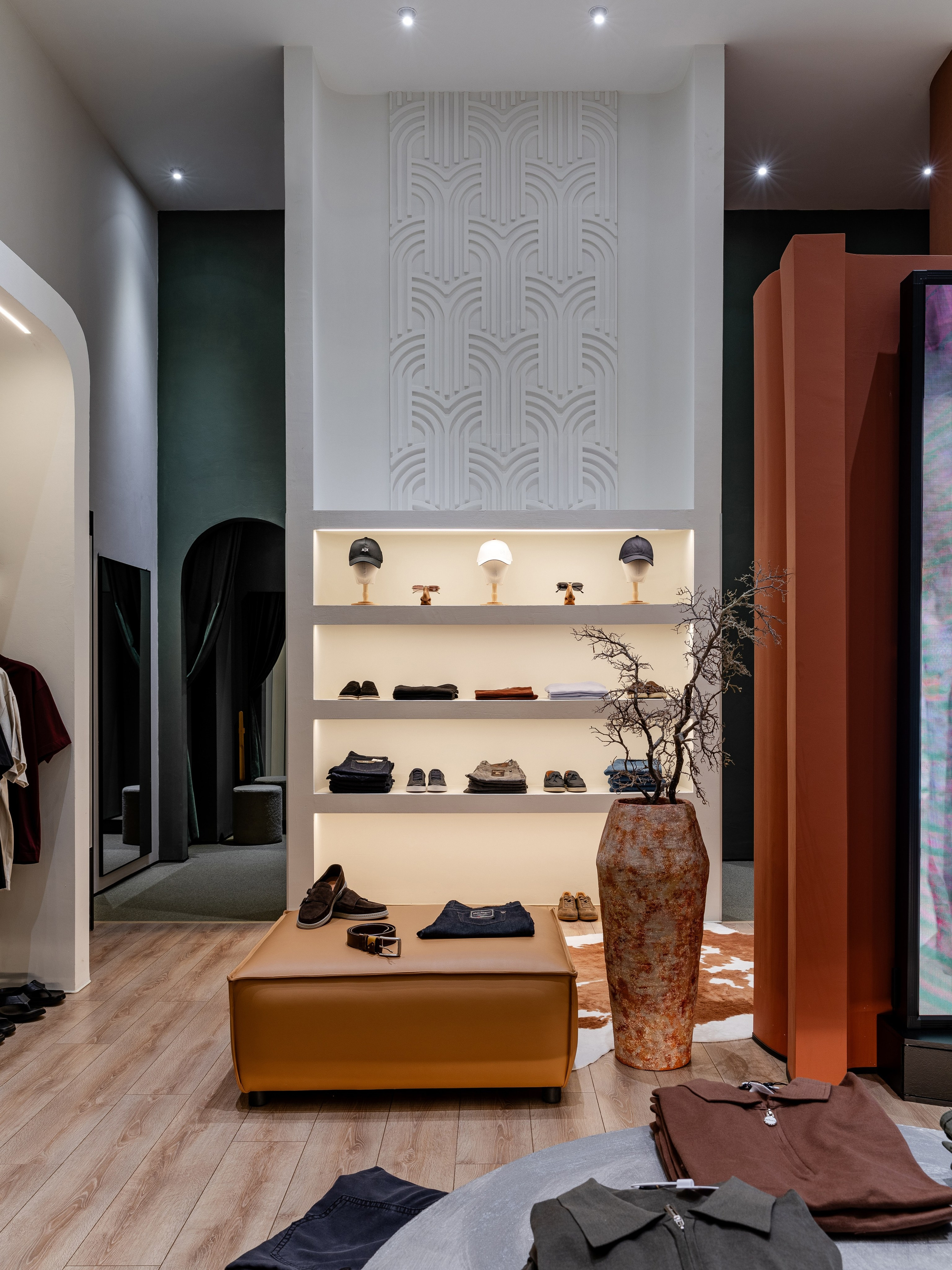 Интерьер магазина USU в Гагре. Интерьерный фотограф Москва