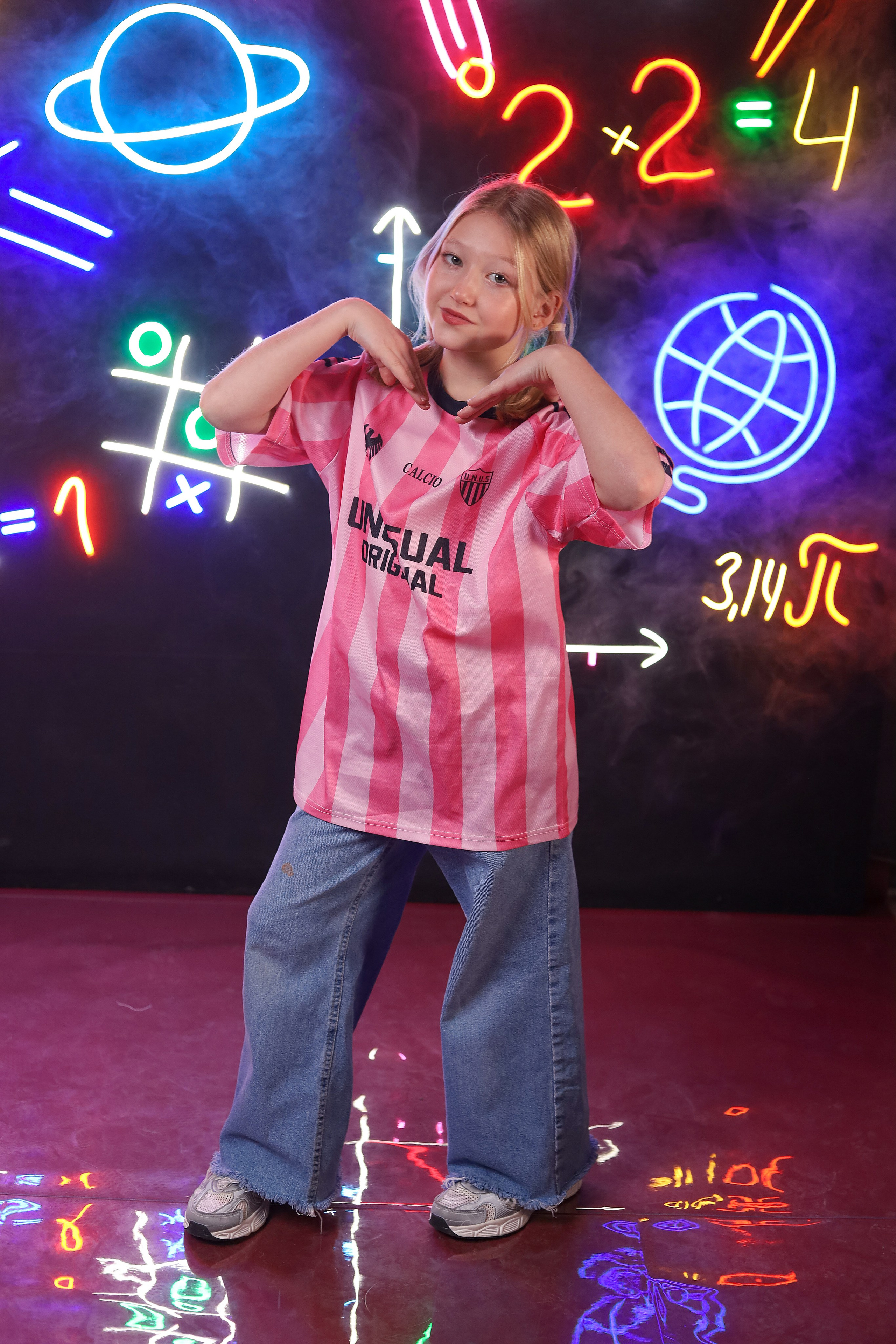 Выпускной альбом "Неон". Выпускные альбомы в Тюмени для школ, садов, вузов спортивных секций