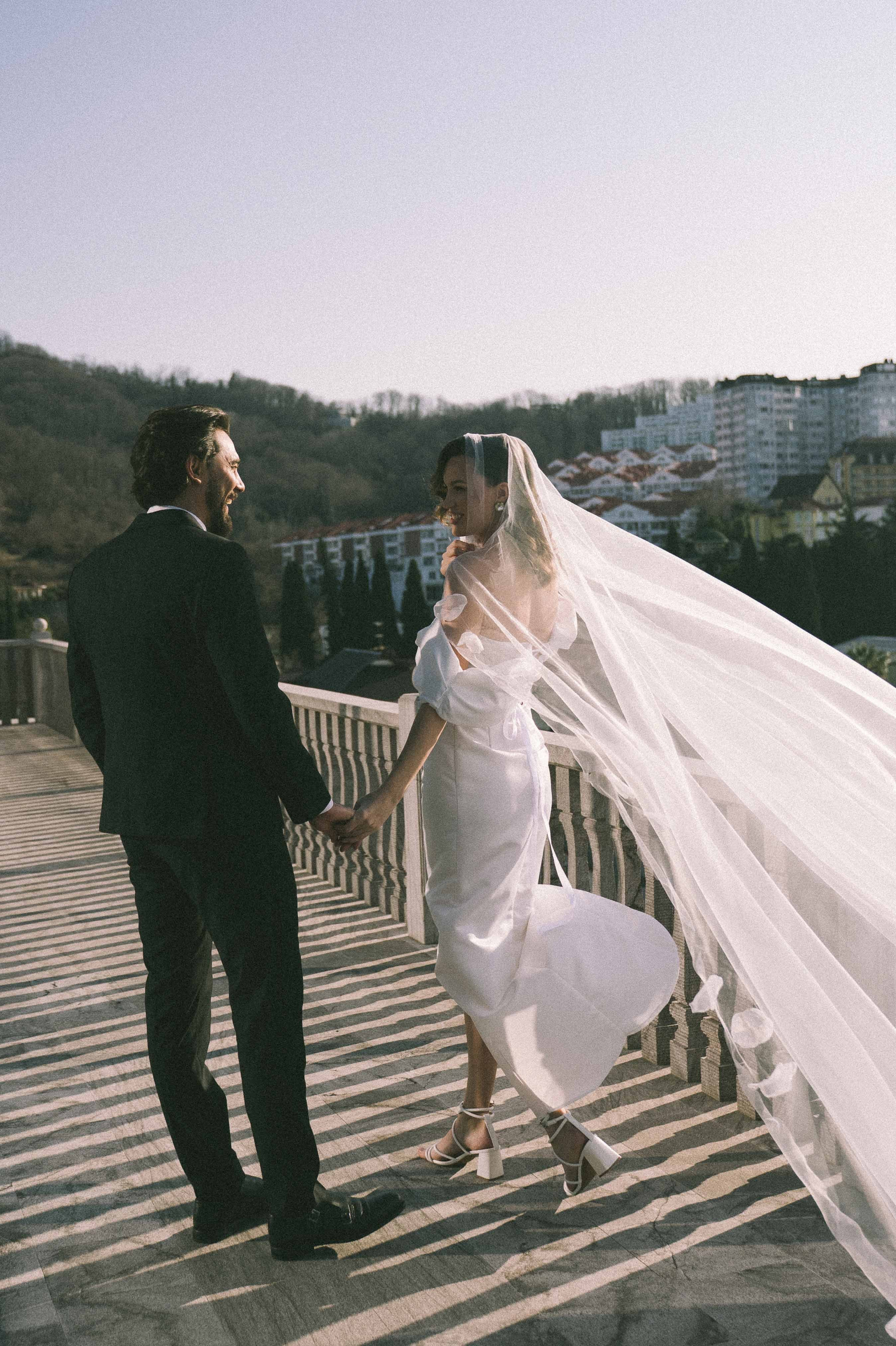 Не надевая маски