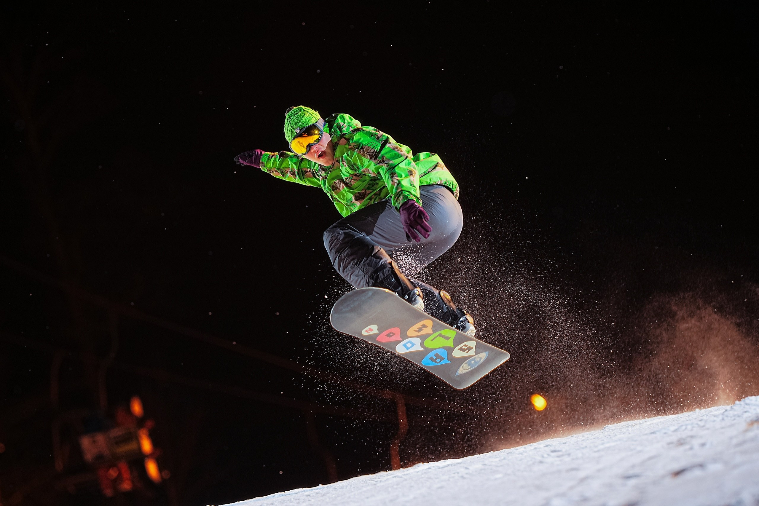 Вечерняя съёмка на склонах с использованием внешних вспышек. Фотограф Студитский Евгений