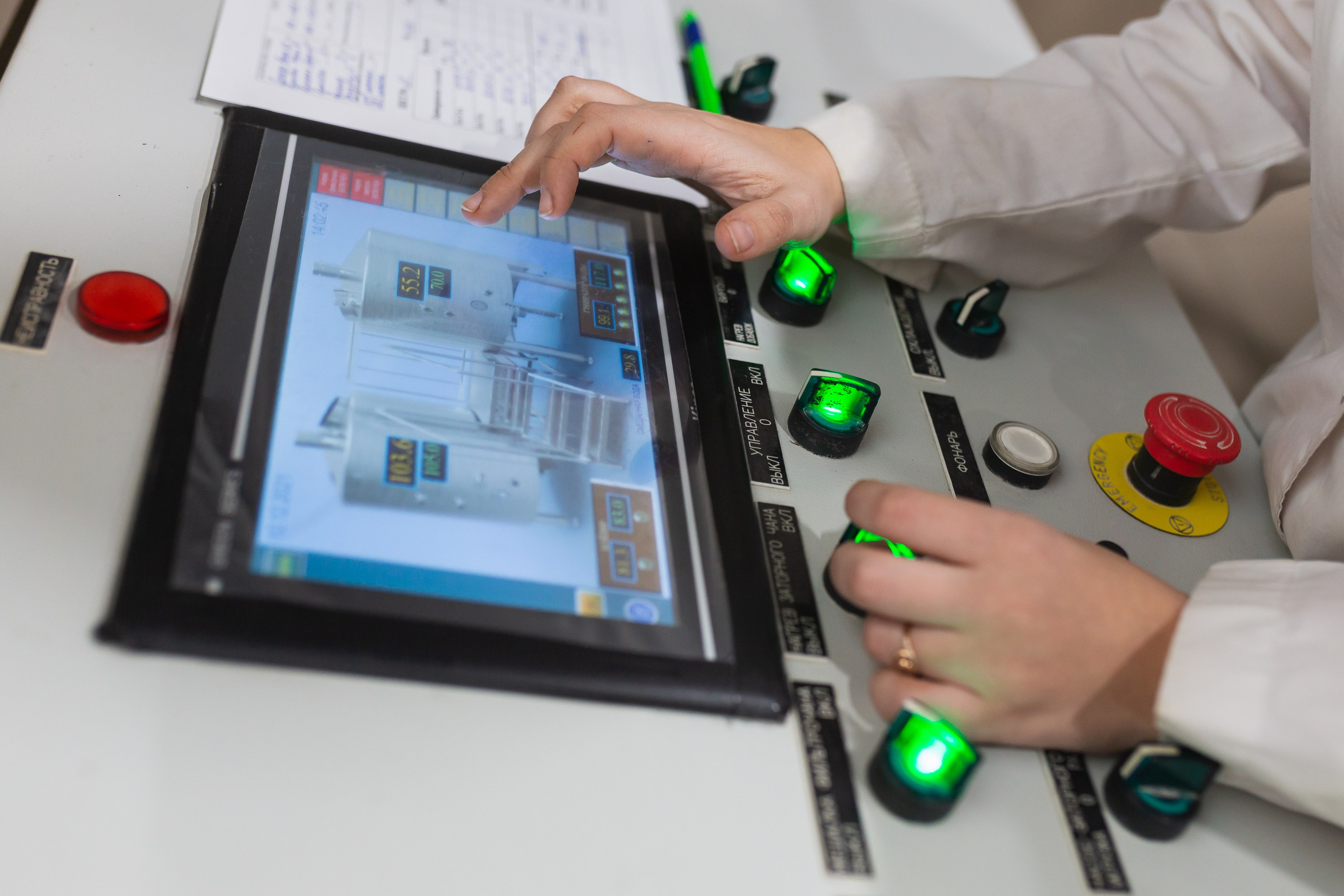 Фотографии с производства. Roman — Репортажный фотограф в Новосибирске