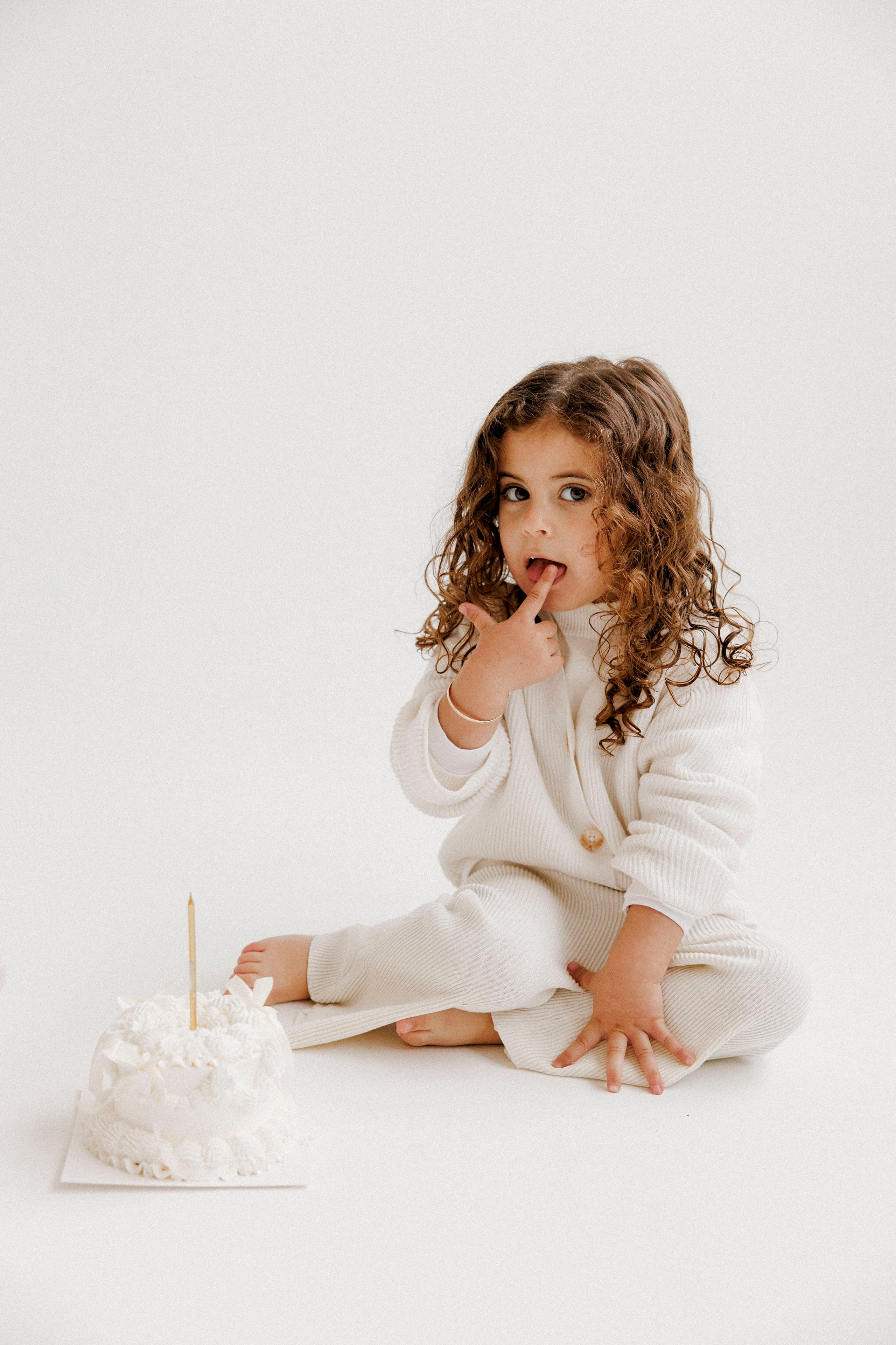 Family photoshoot in White Studio. Wedding and family photographer