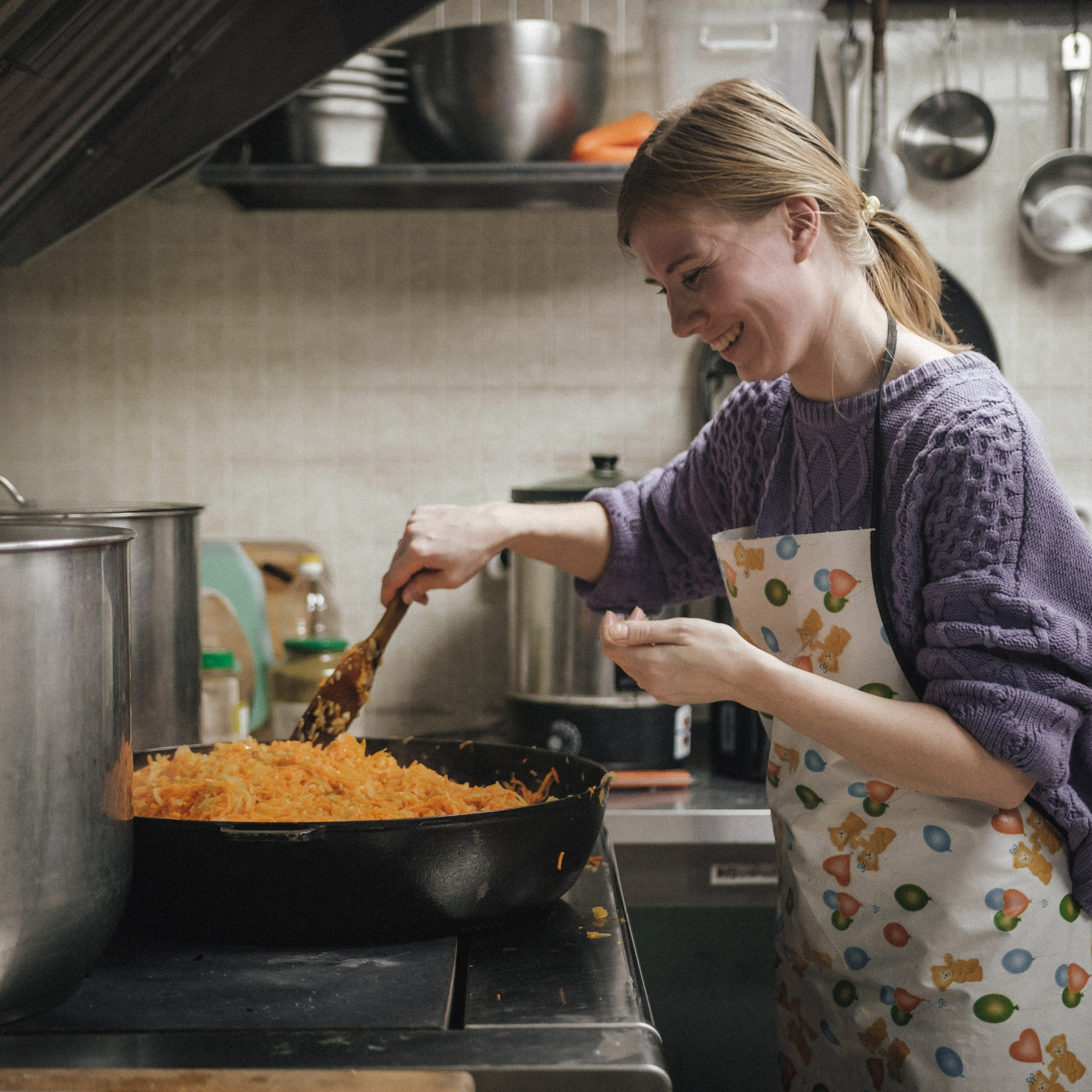 Снова готовка для кормления бездомных. Фотограф в Москве Максим Скоробогатов