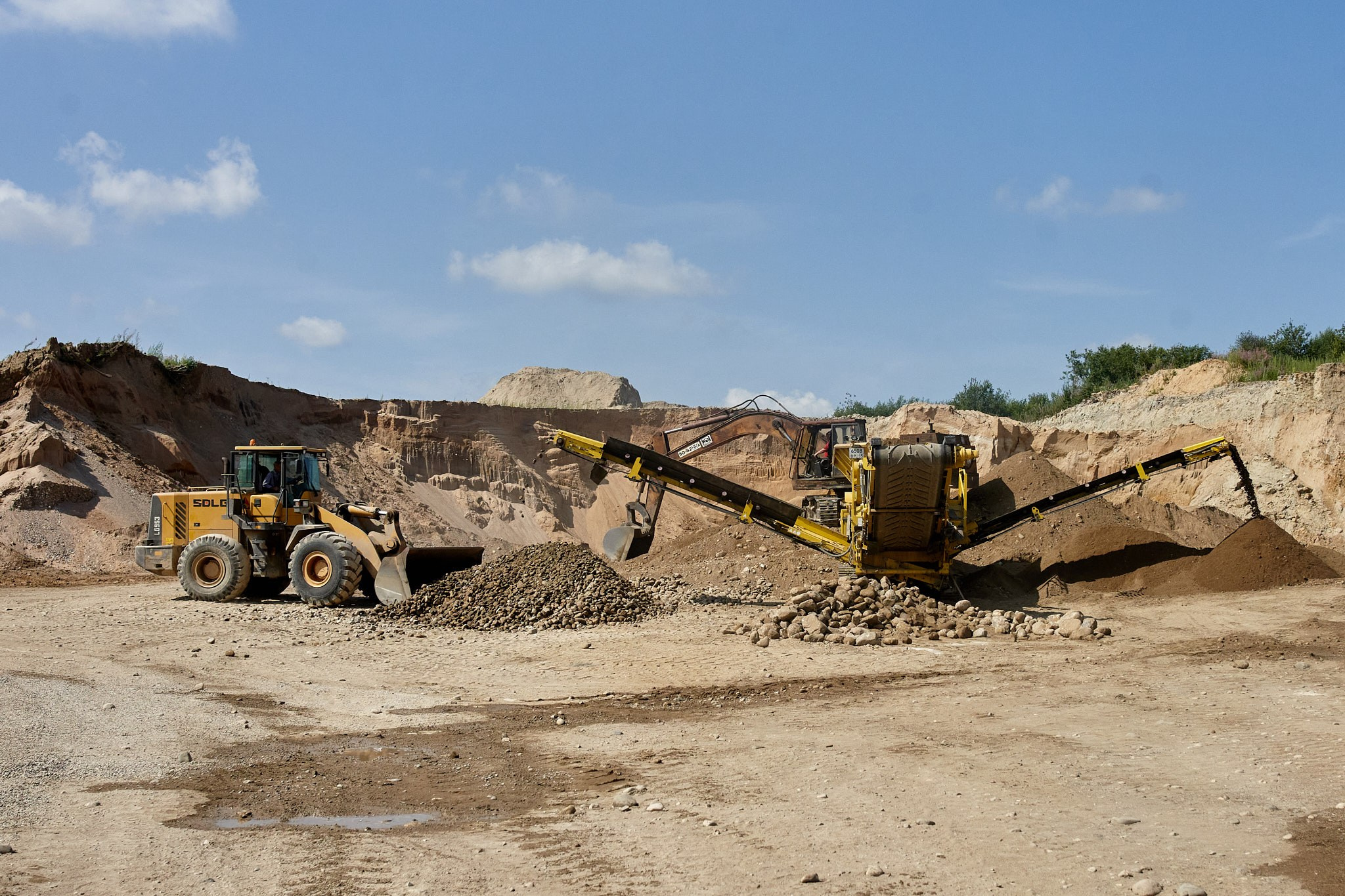 Сортировка песка. Фотосъемка промышленности. Бизнес промышленая съемка.