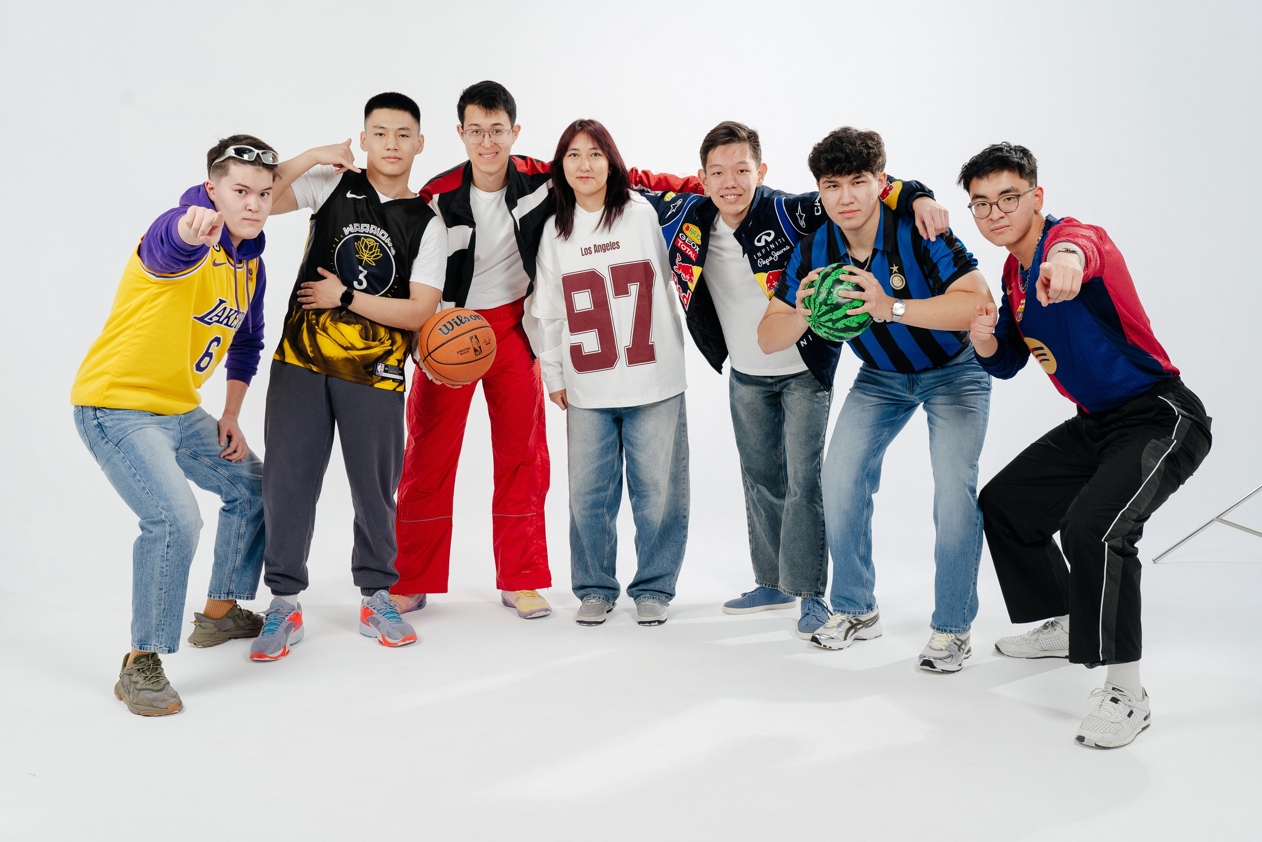 Мальчики общие фото. Выпускные альбомы в Нур-Султане (Астана) и по всему Казахстану