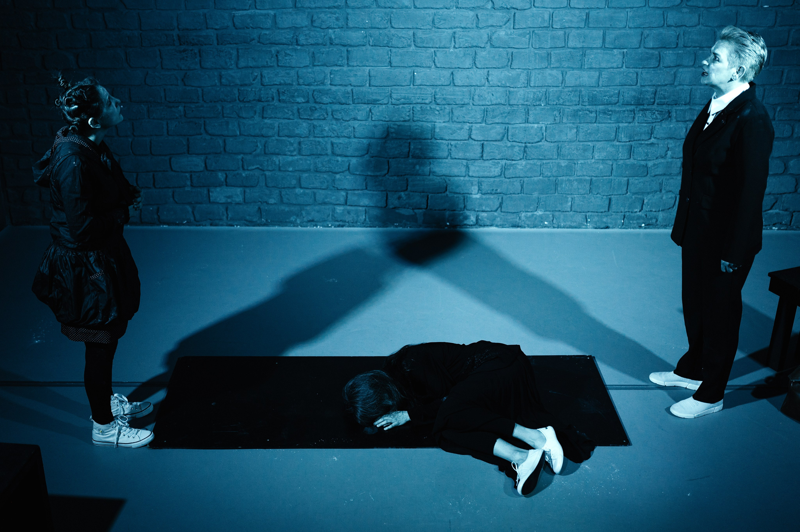 Спектакль «ЧЕЛОВЕЧКИ». Арт-пространство «Свои». Профессиональная фотосессия в Краснодаре | Фотограф Денис Труфанов