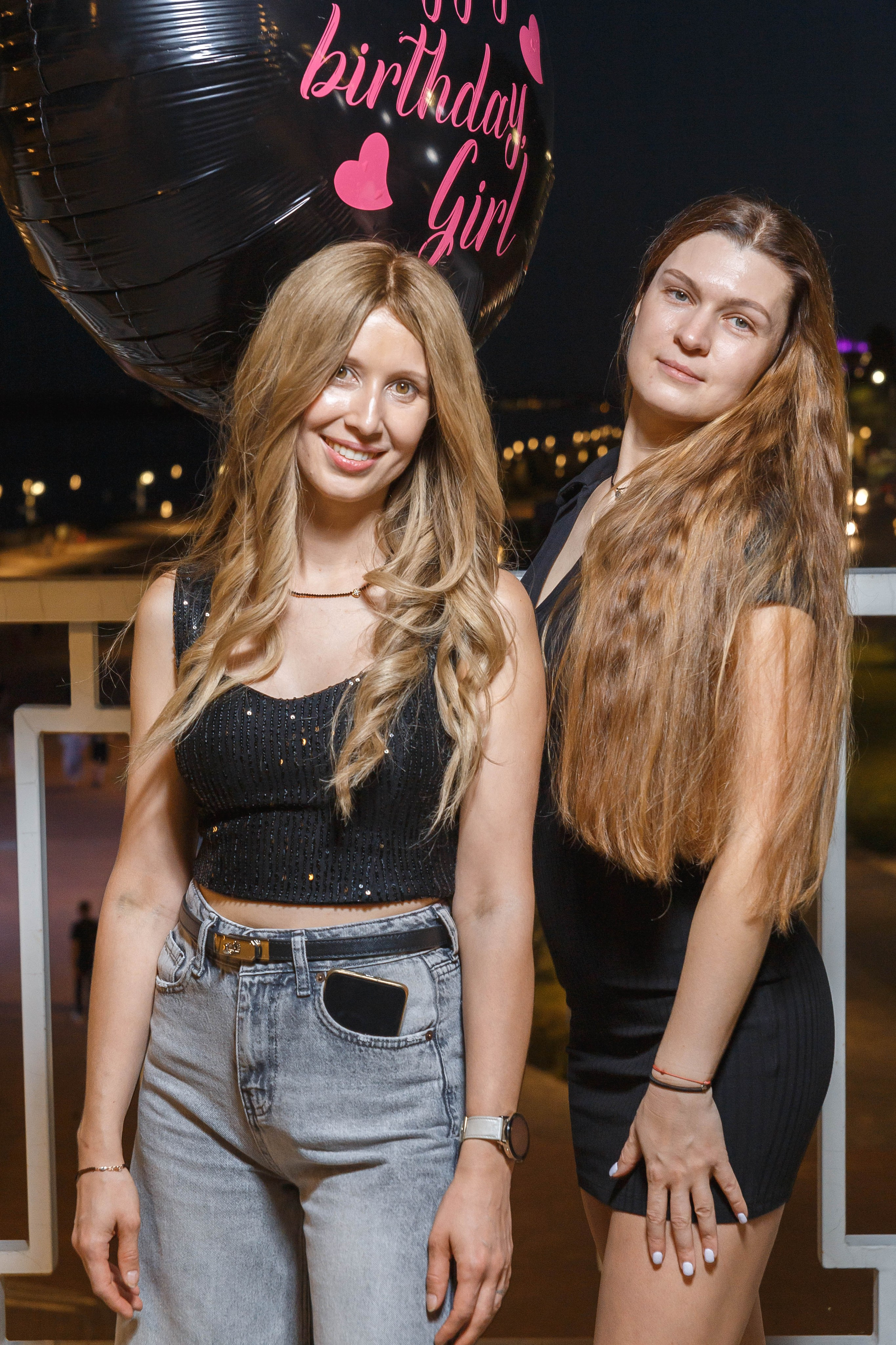 День рождения Оксаны: подруги, набережная, торт, шампанское. Событийный фотограф Максим Бескоровайновнов