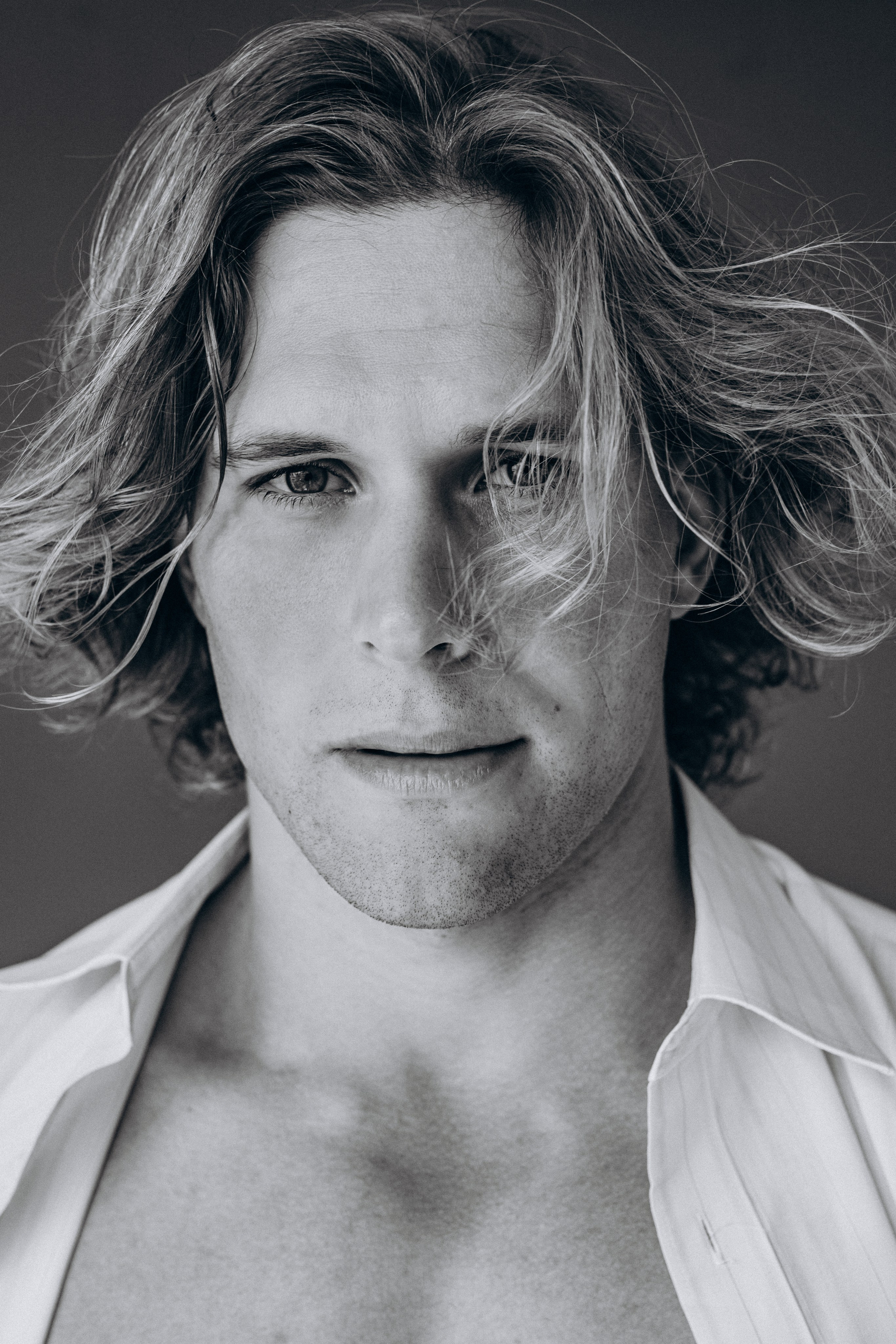 Мужской портрет в студии. Главная