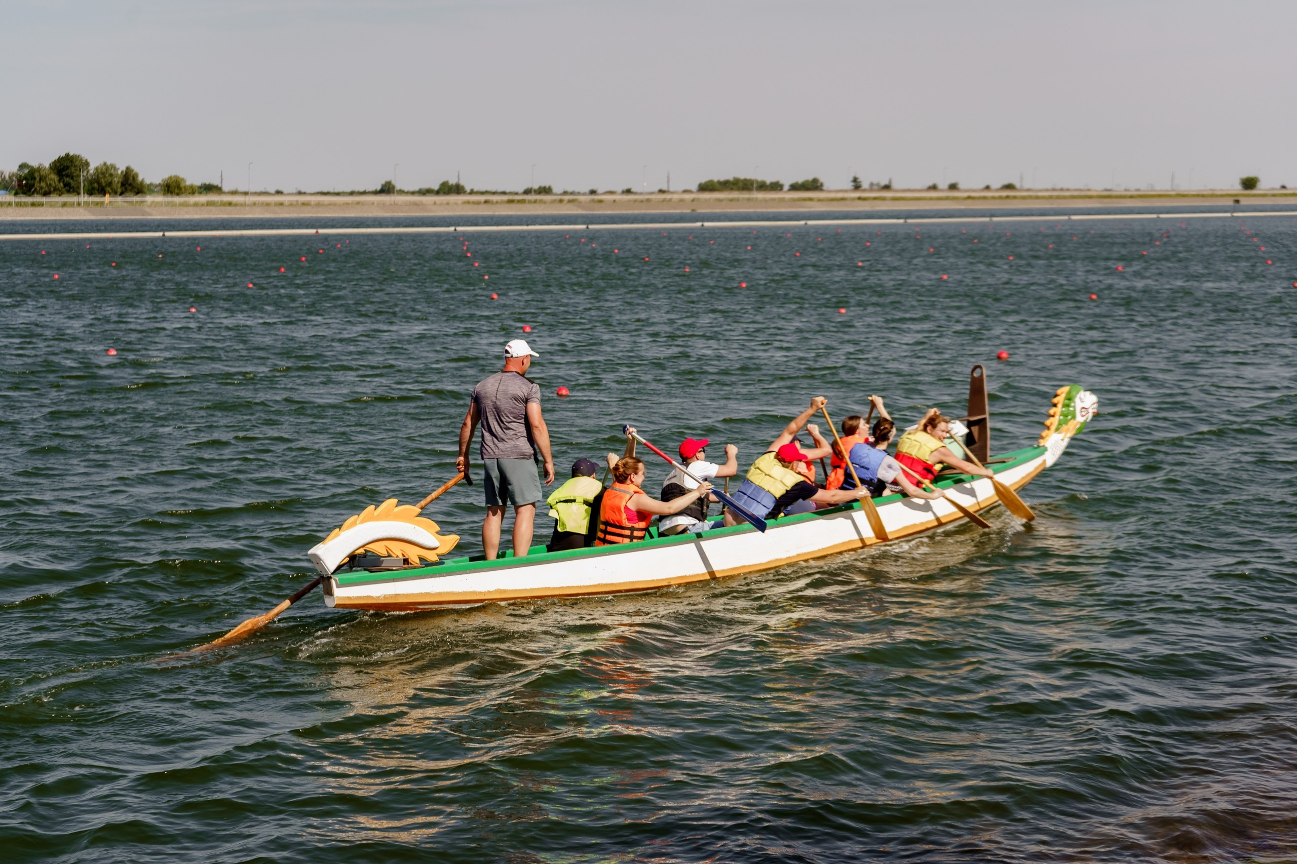 Соревнования на лодках-драконах. Студия событий ДЕЙЗИ. Организация мероприятий. Свадебное агентство в Ростове-на-Дону. Свадебный организатор. Организация свадьбы под ключ
