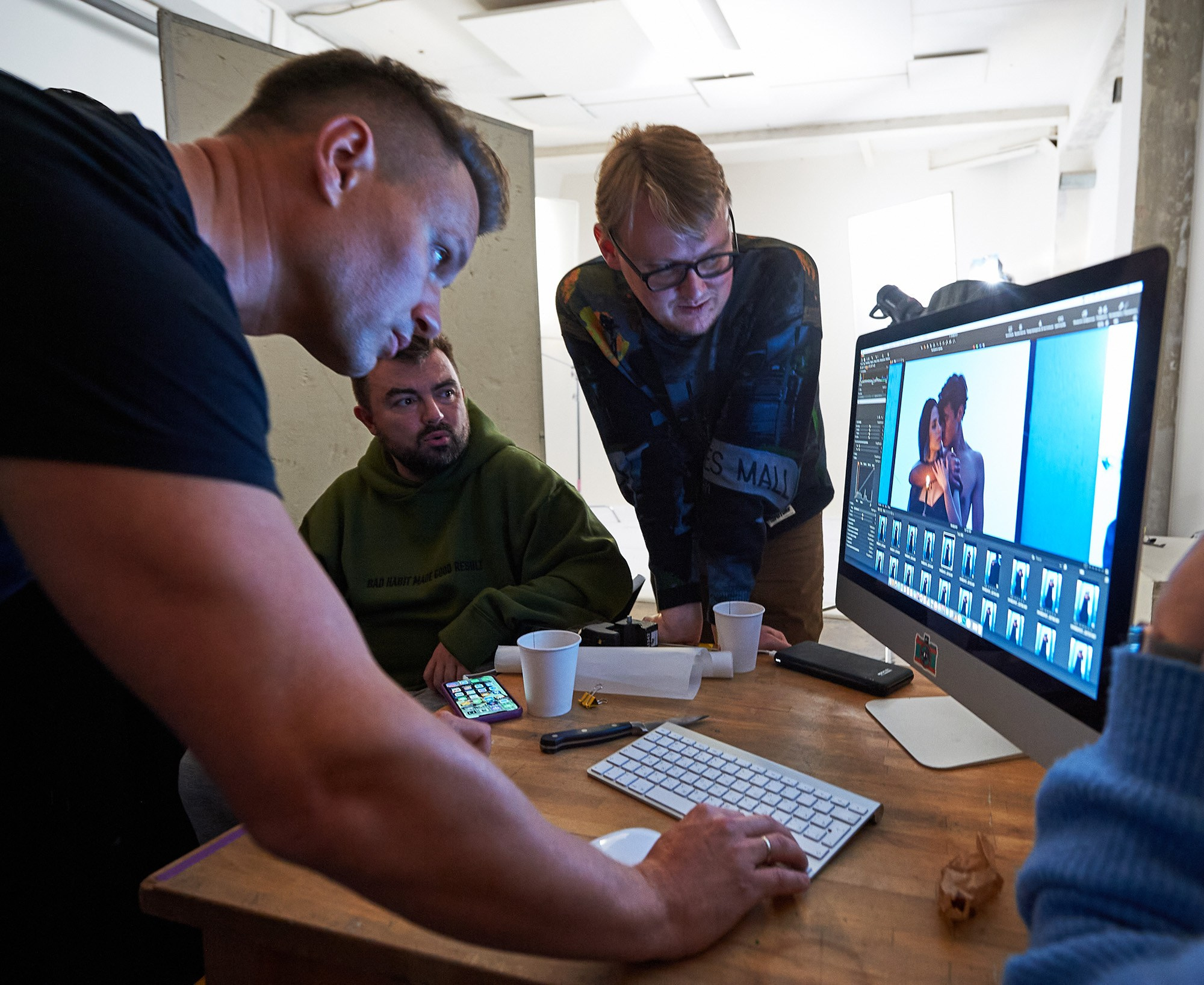 BACKSTAGE. Www.apowerstudio.com