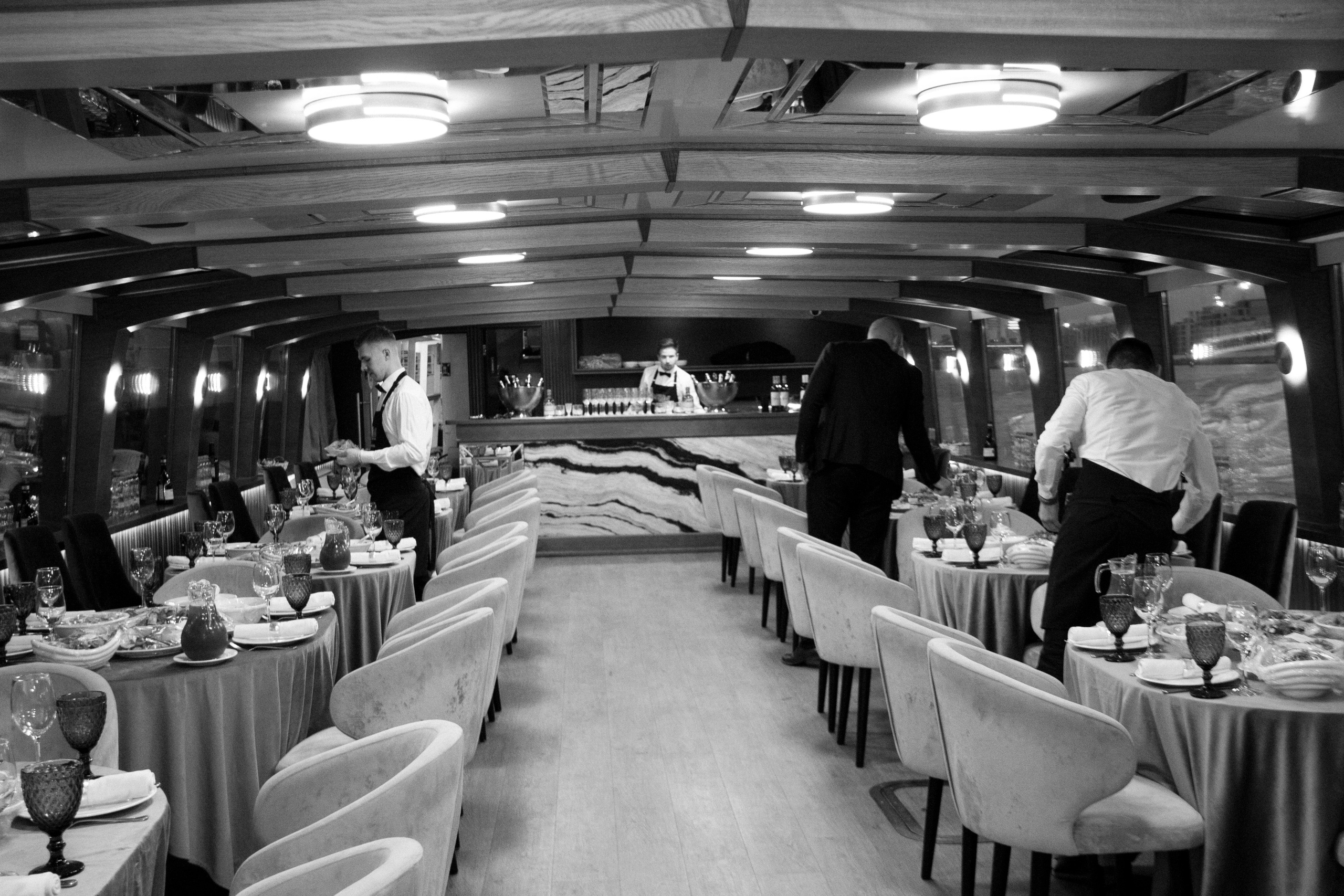 Съемка для сайта аренды катеров в Санкт-Петербурге, подготовка к свадебной прогулке по рекам и каналам. Фотограф в Санкт-Петербурге Смирнова Диана