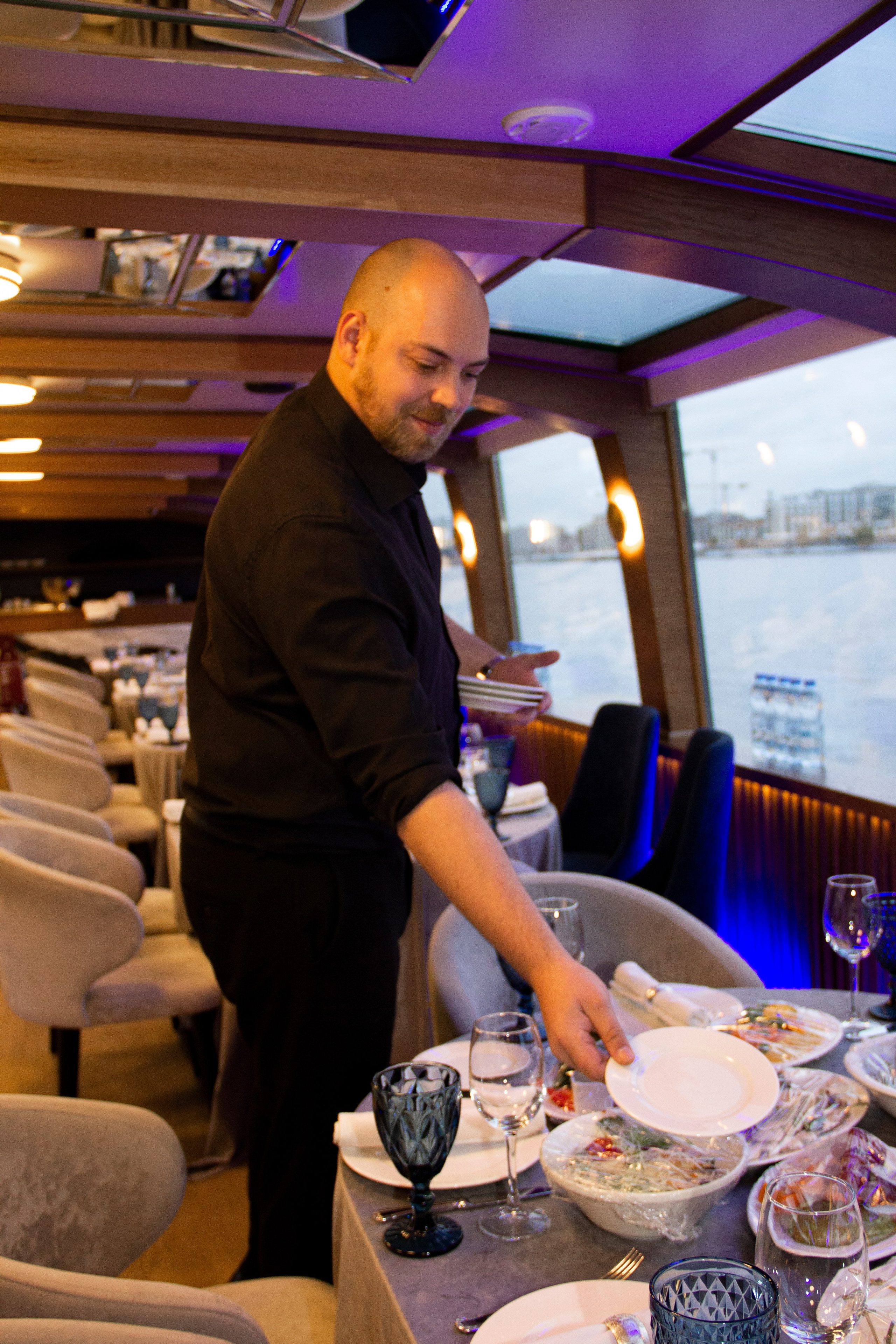 Съемка для сайта аренды катеров в Санкт-Петербурге, подготовка к свадебной прогулке по рекам и каналам. Фотограф в Санкт-Петербурге Смирнова Диана