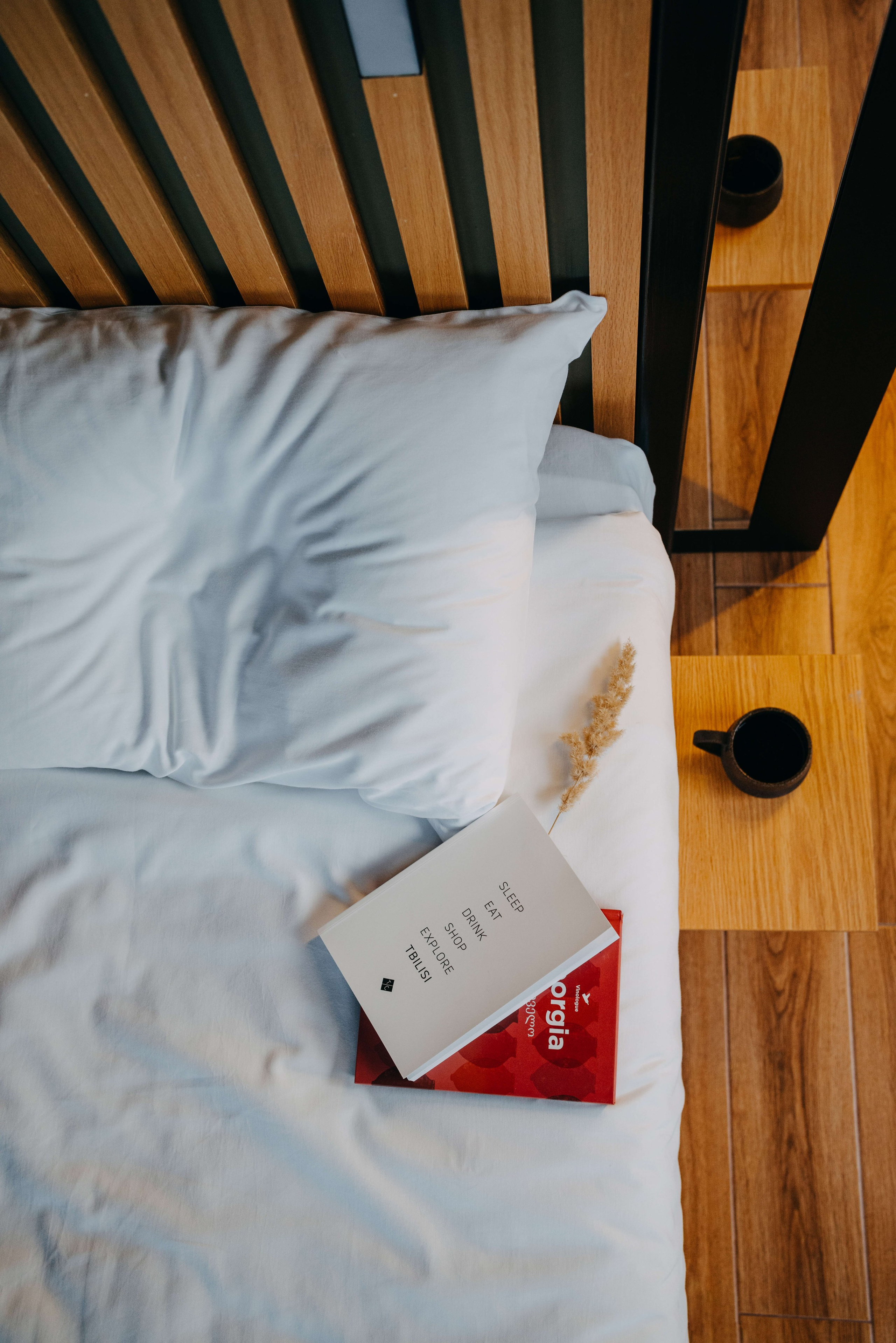 Интерьерная съемка отельного номера. Портретный и свадебный фотограф в Тбилиси • xeniqo