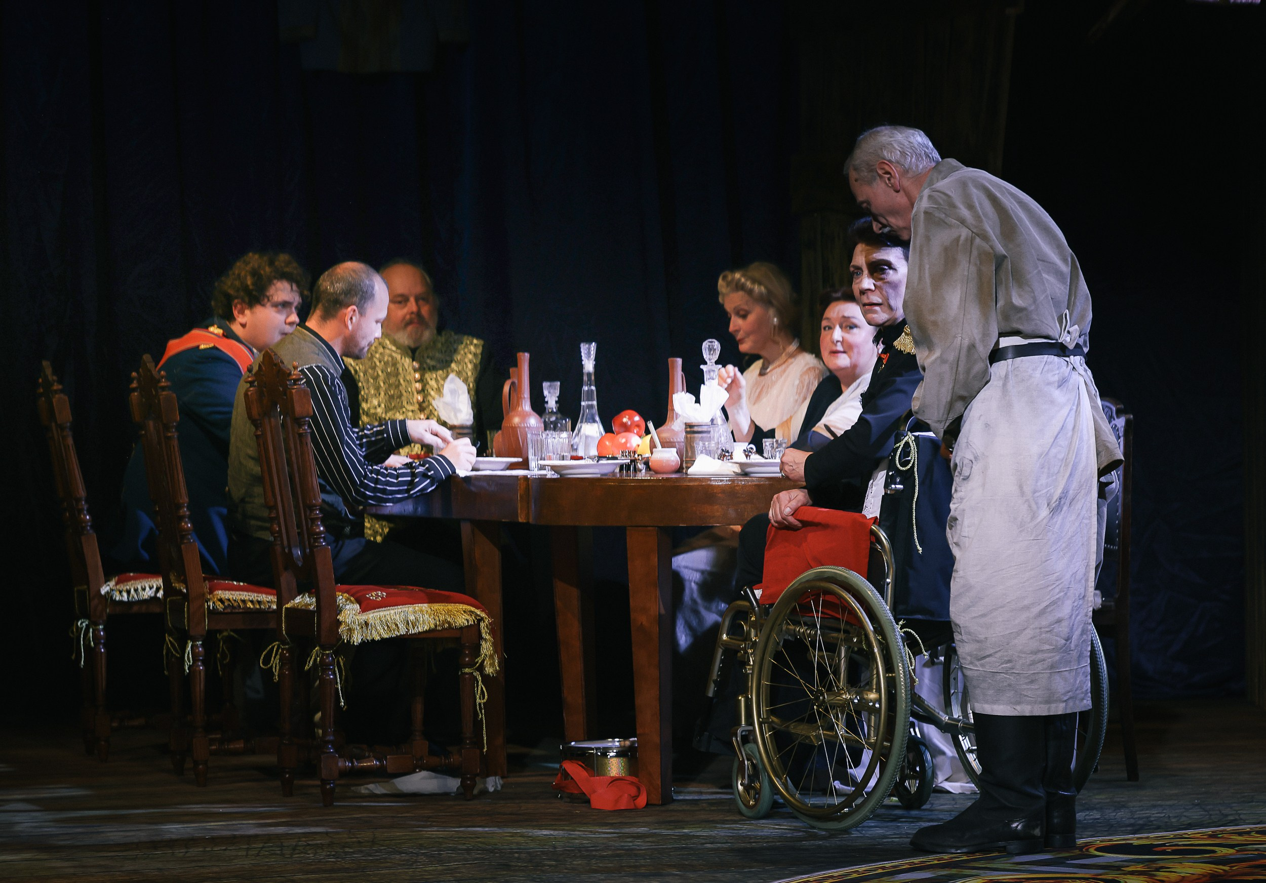 Весёлая женщина. Театр Эрмитаж. Репортажный, архитектурный, театральный и файн-арт фотограф Лена Мельникова в Москве