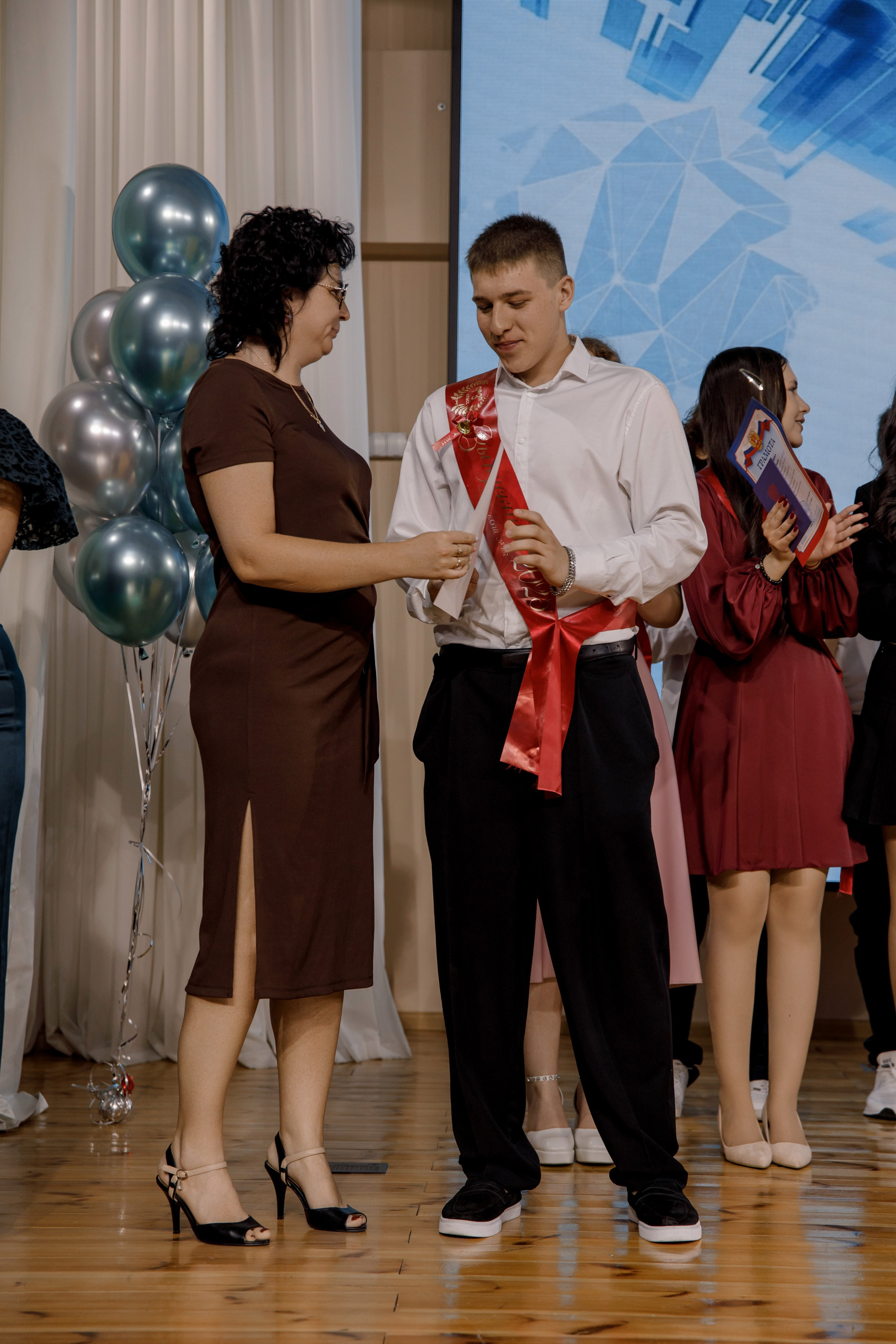 Выпускной школа 107 г Краснодар. Выпускные альбомы в Краснодарском крае