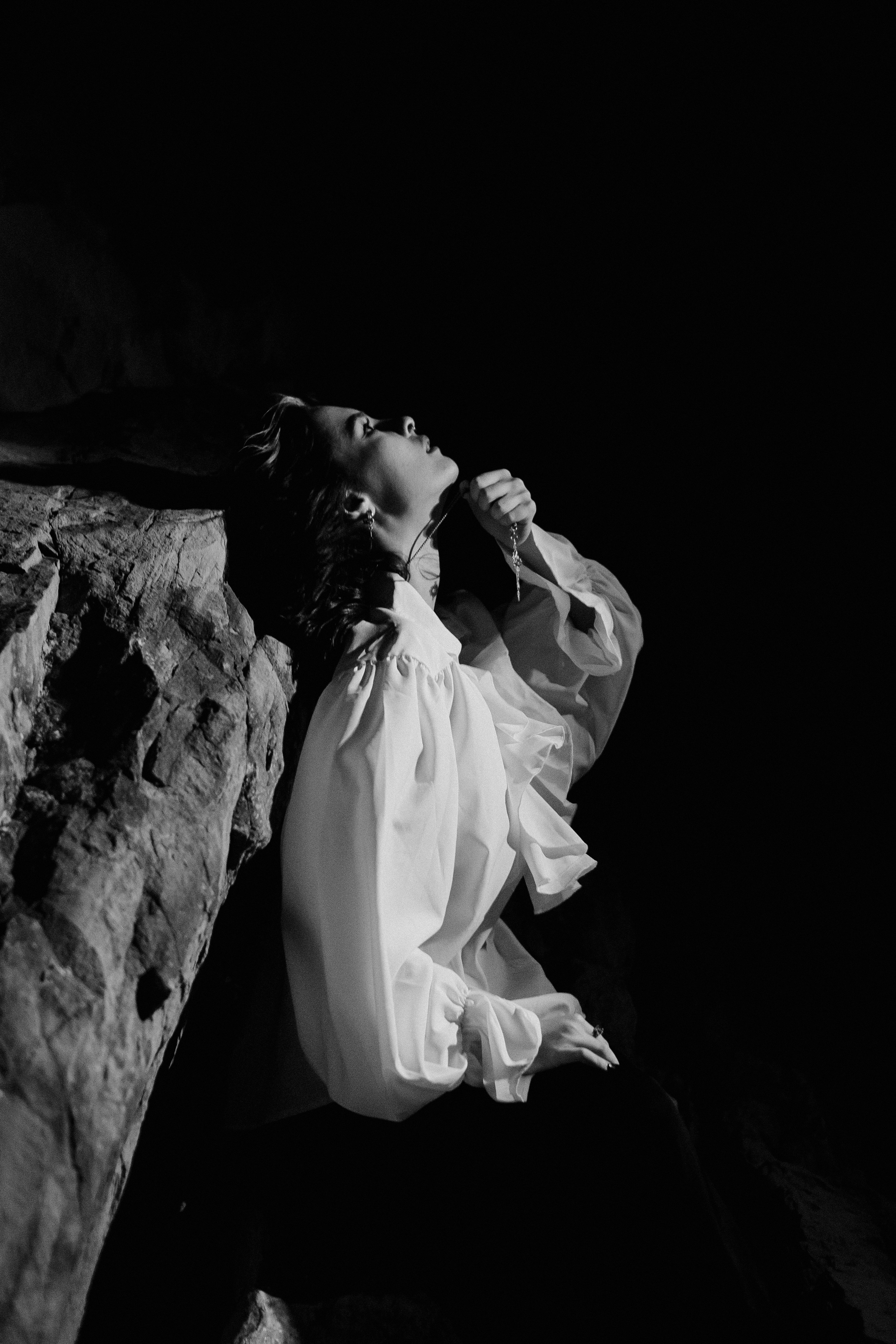 Съёмка у моря с оленьими рогами