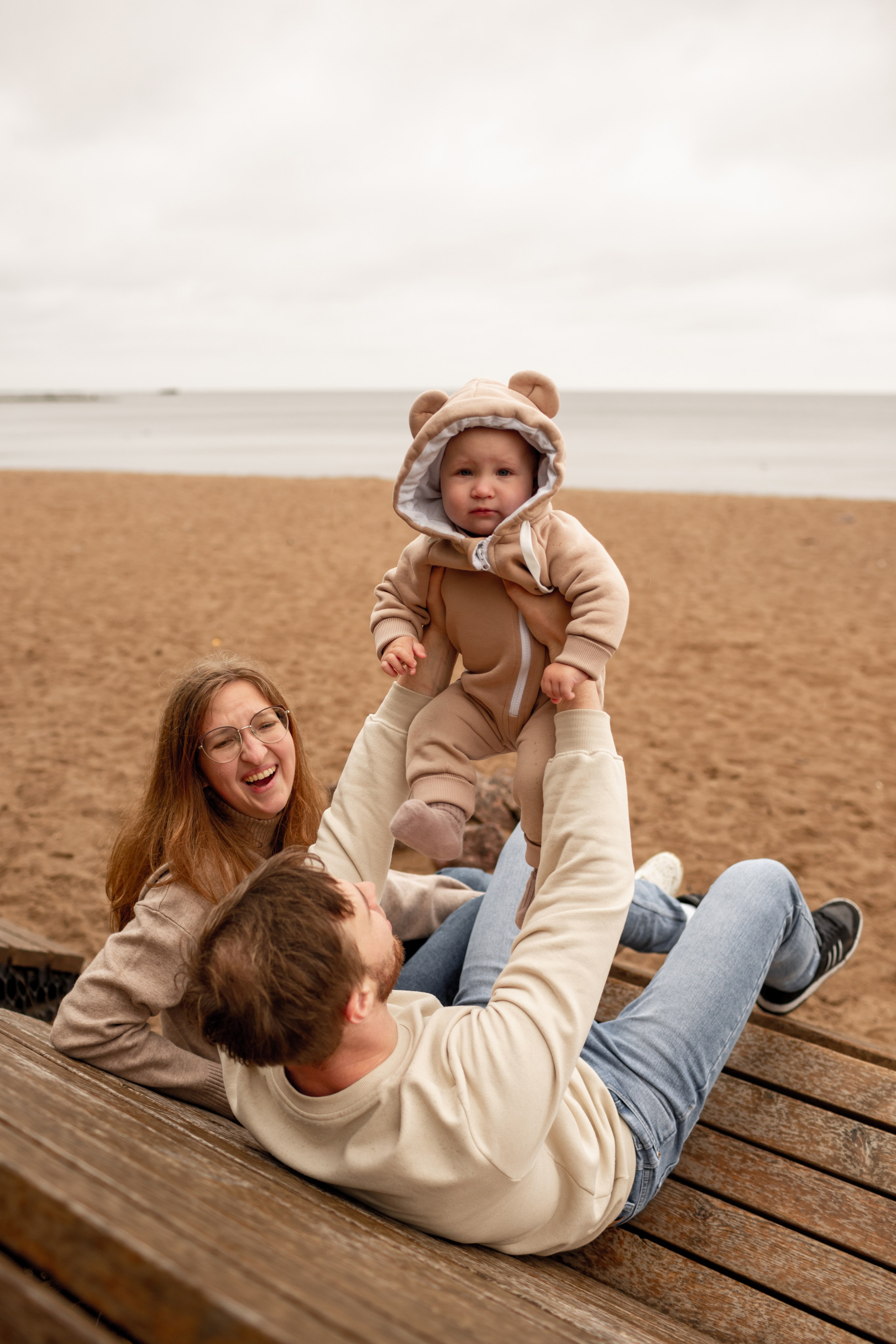 Семейная фотопрогулка на пляже. Свадебный фотограф Кирилл Белый