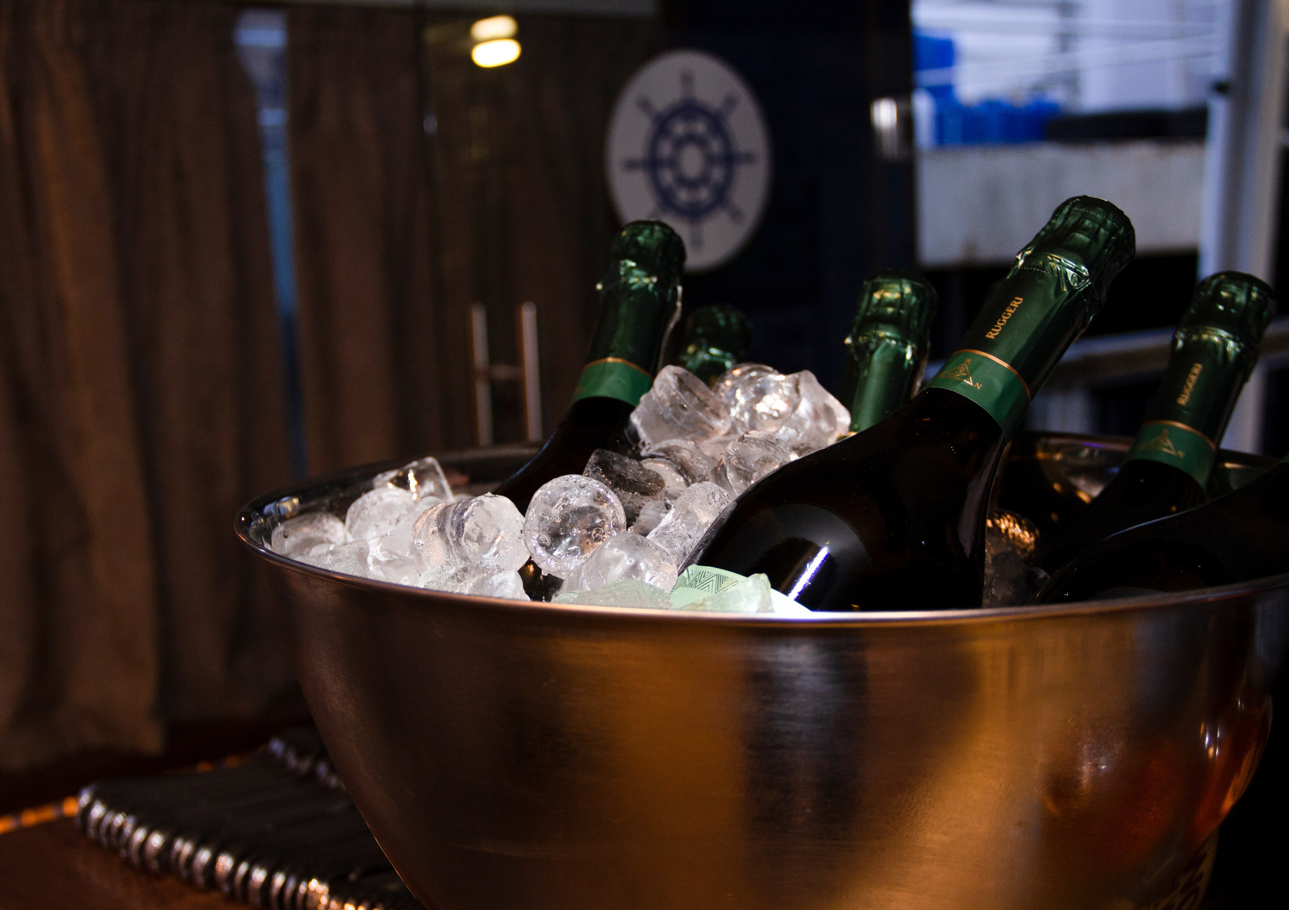 Съемка для сайта аренды катеров в Санкт-Петербурге, подготовка к свадебной прогулке по рекам и каналам. Фотограф в Санкт-Петербурге Смирнова Диана