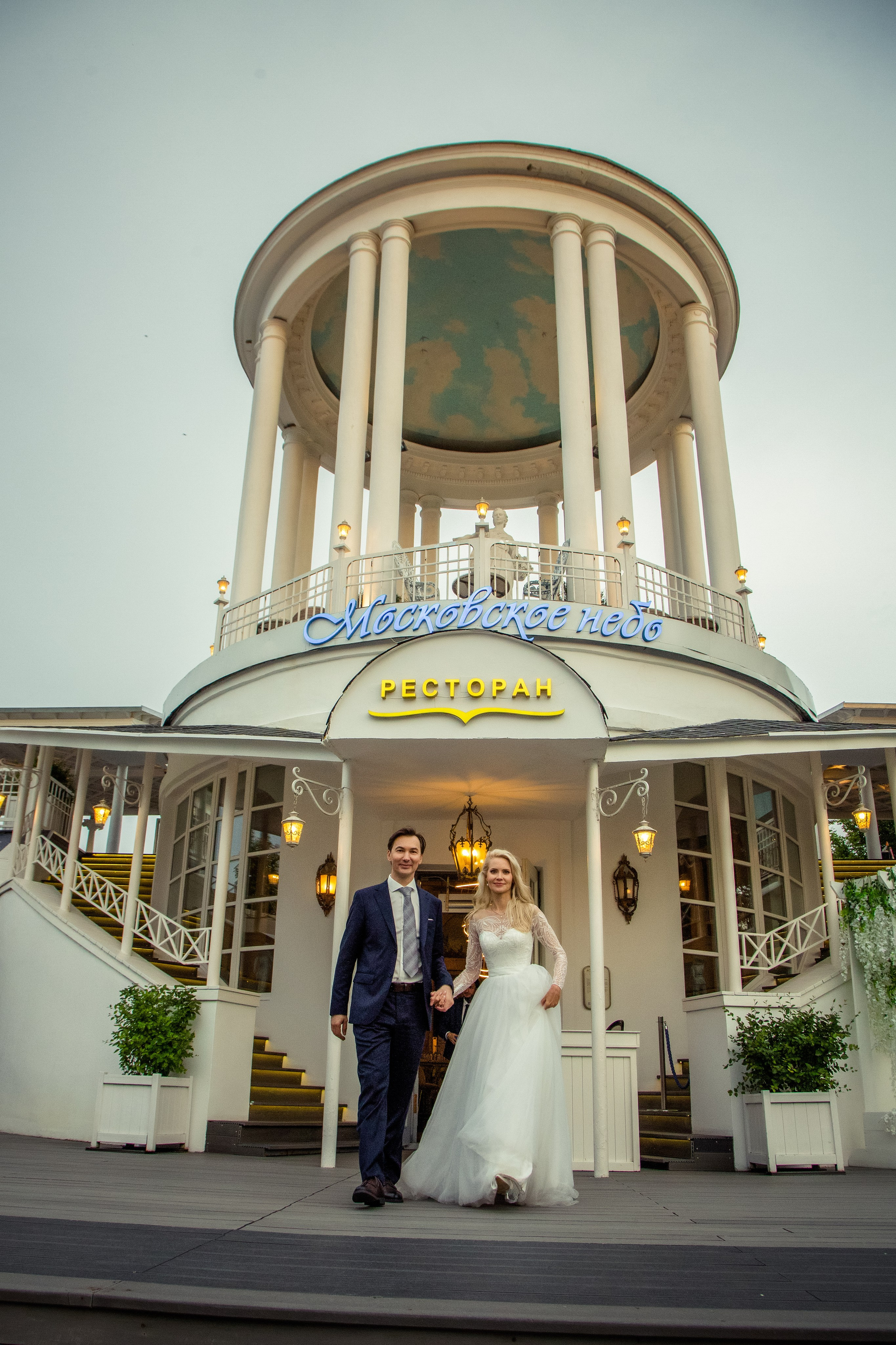 Свадебная фотосессия на ВДНХ. Свадебный и семейный фотограф в Москве и Подмосковье Лариса Козлова