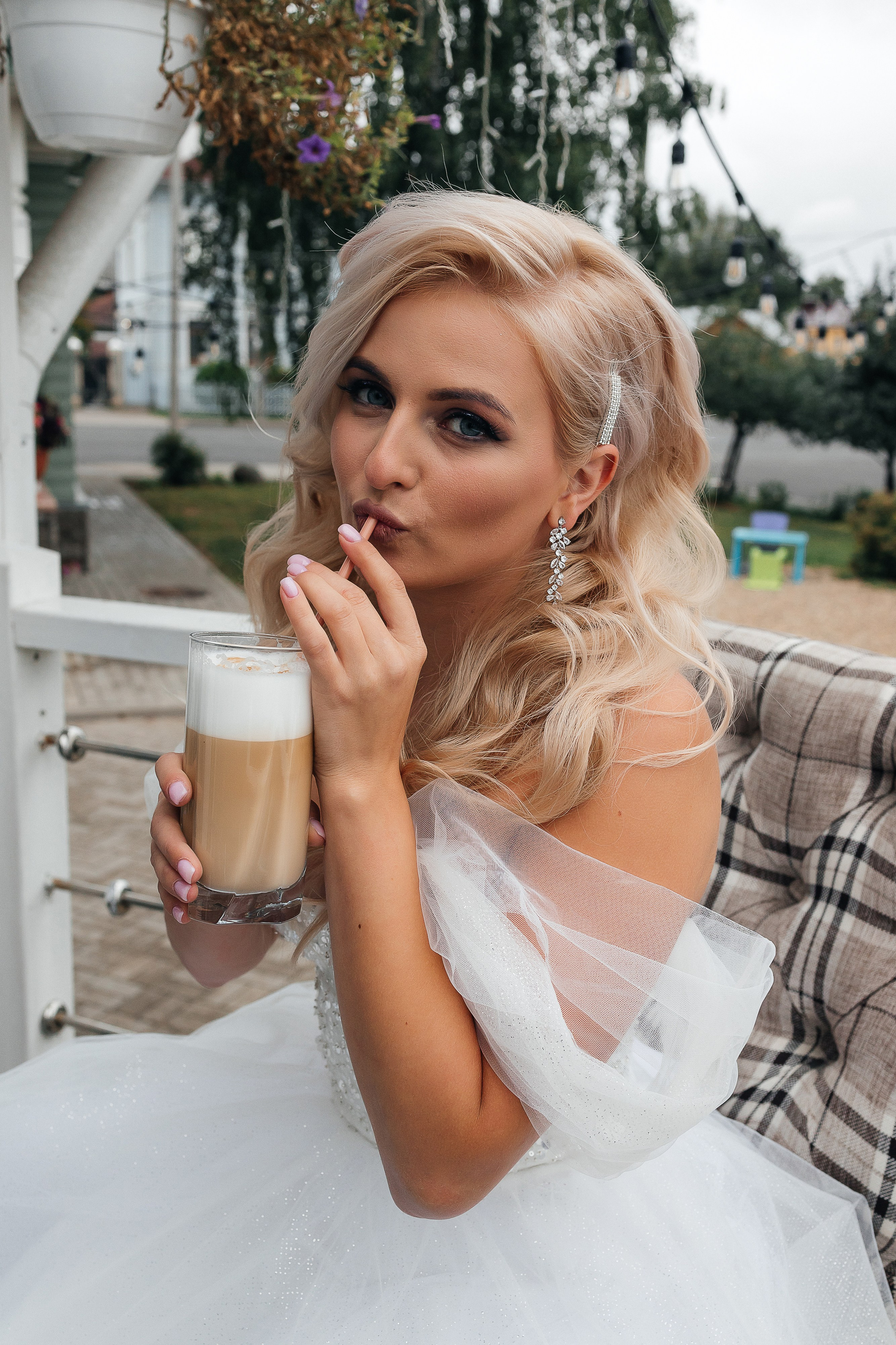 Стильная фотосессия пары в интерьерах ресторана. Олег Сверчков | Свадебный фотограф Вологда