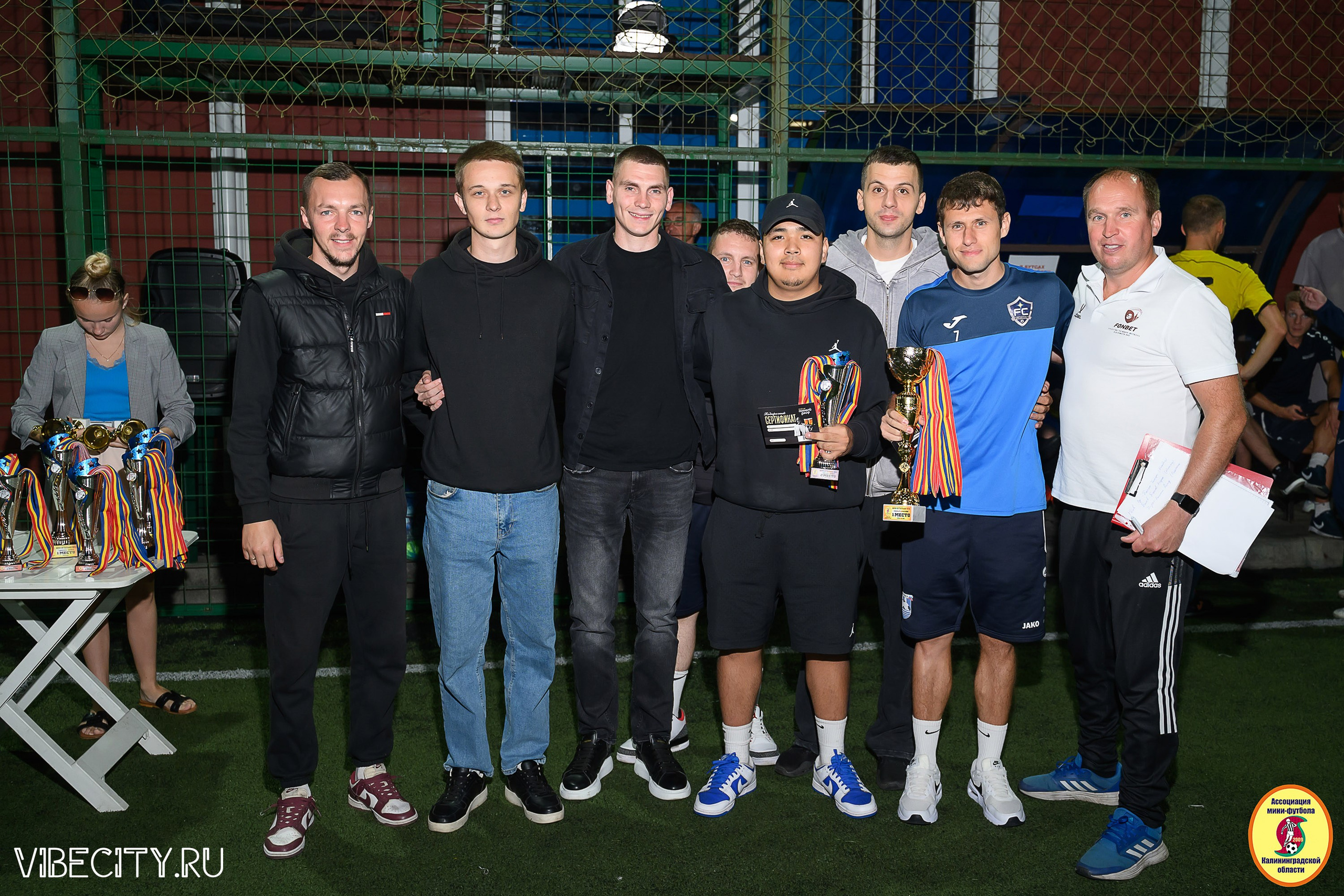 ФИНАЛЬНЫЕ ИГРЫ КУБКА МИНИ-ФУТБОЛЬНОЙ ЛИГИ И КУБКА КОРПОРАТИВНОЙ МФЛ 2025. VIBECITY.RU Вайб Сити Ру Фоторепортажи Фотоотчеты Калининград