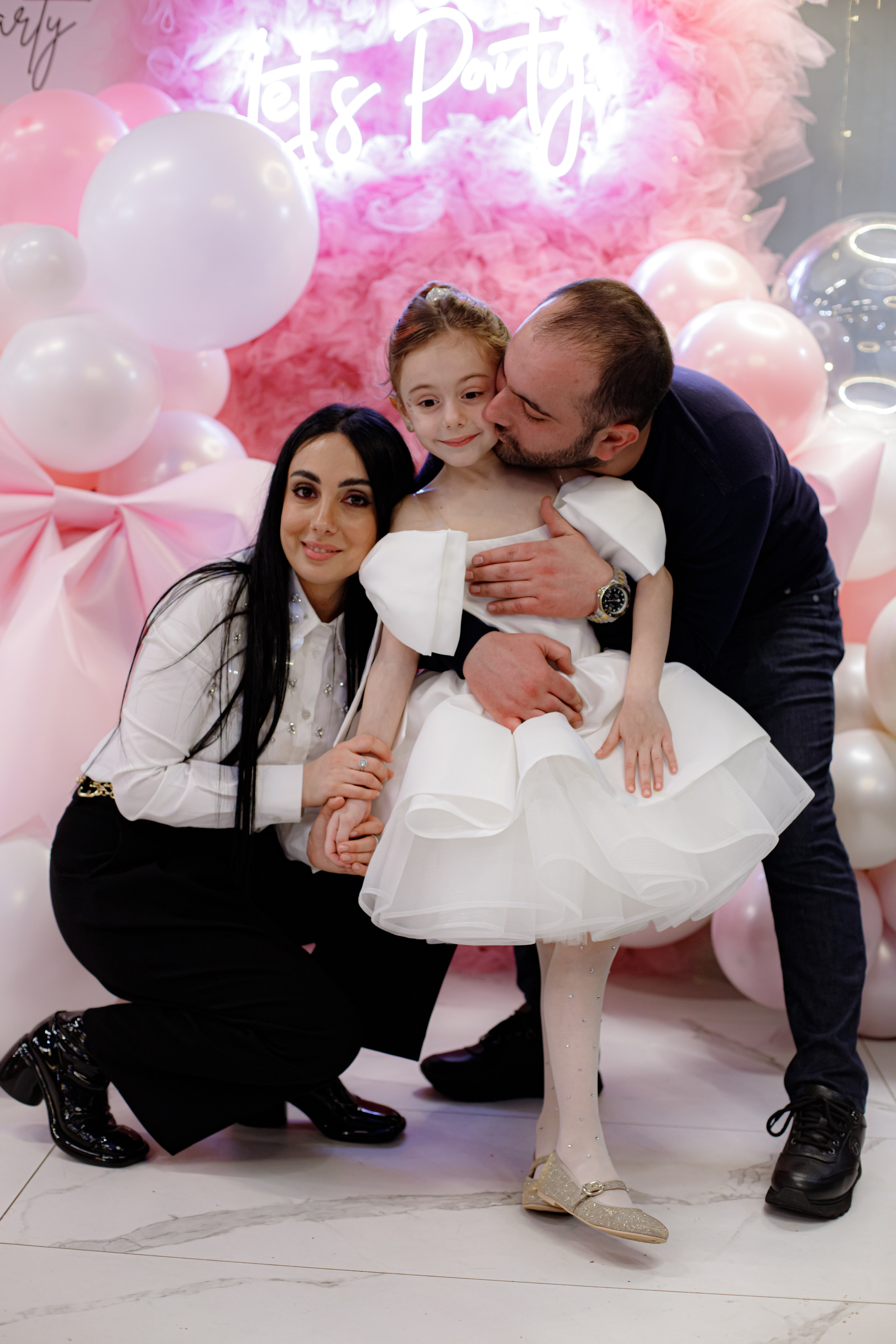 ASIA'S BIRTHDAY PARTY. Photokarish