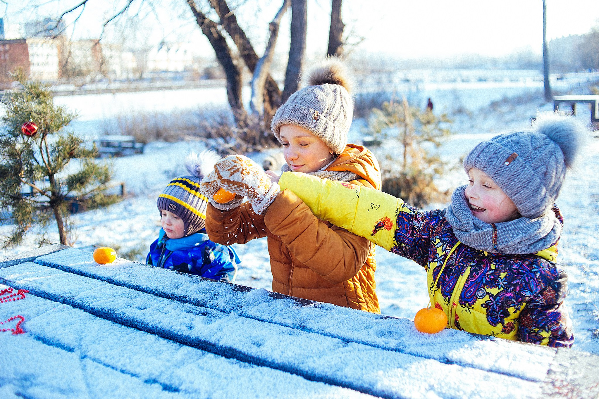 Зимняя фотопрогулка на мещерском озере с мандаринами. Детский и семейный фотограф, фотограф мероприятий Нижний Новгород