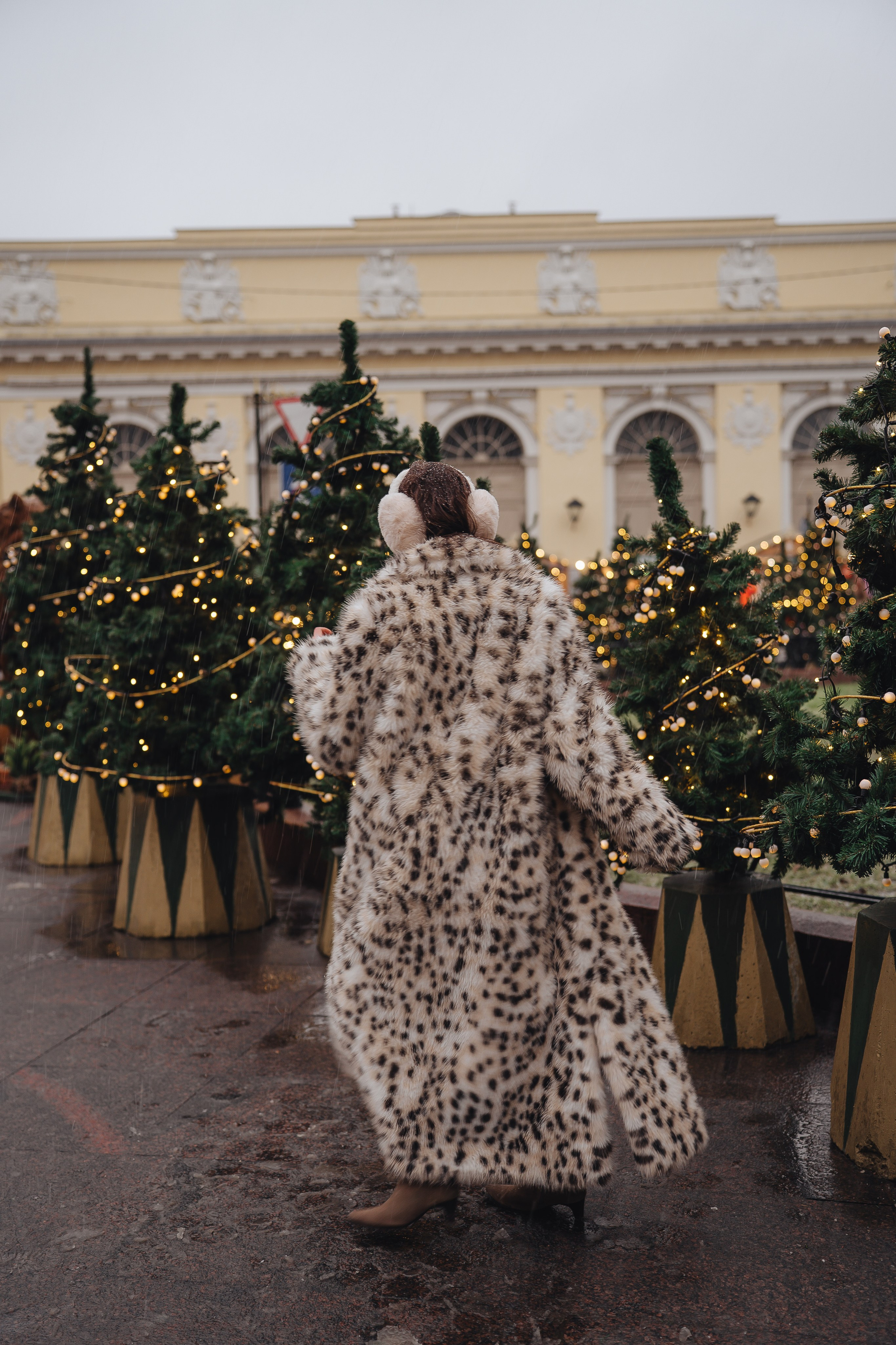 ПРОГУЛКА НА МАНЕЖНОЙ ПЛОЩАДИ ДЛЯ ДЕВУШКИ ПЕРЕД НОВЫМ ГОДОМ (НОВОГОДНЯЯ ФОТОСЕССИИЯ НА МАНЕЖНОЙ ПЛОЩАДИ). Профессиональный фотограф, Санкт-Петербург — Виктория Богомолова