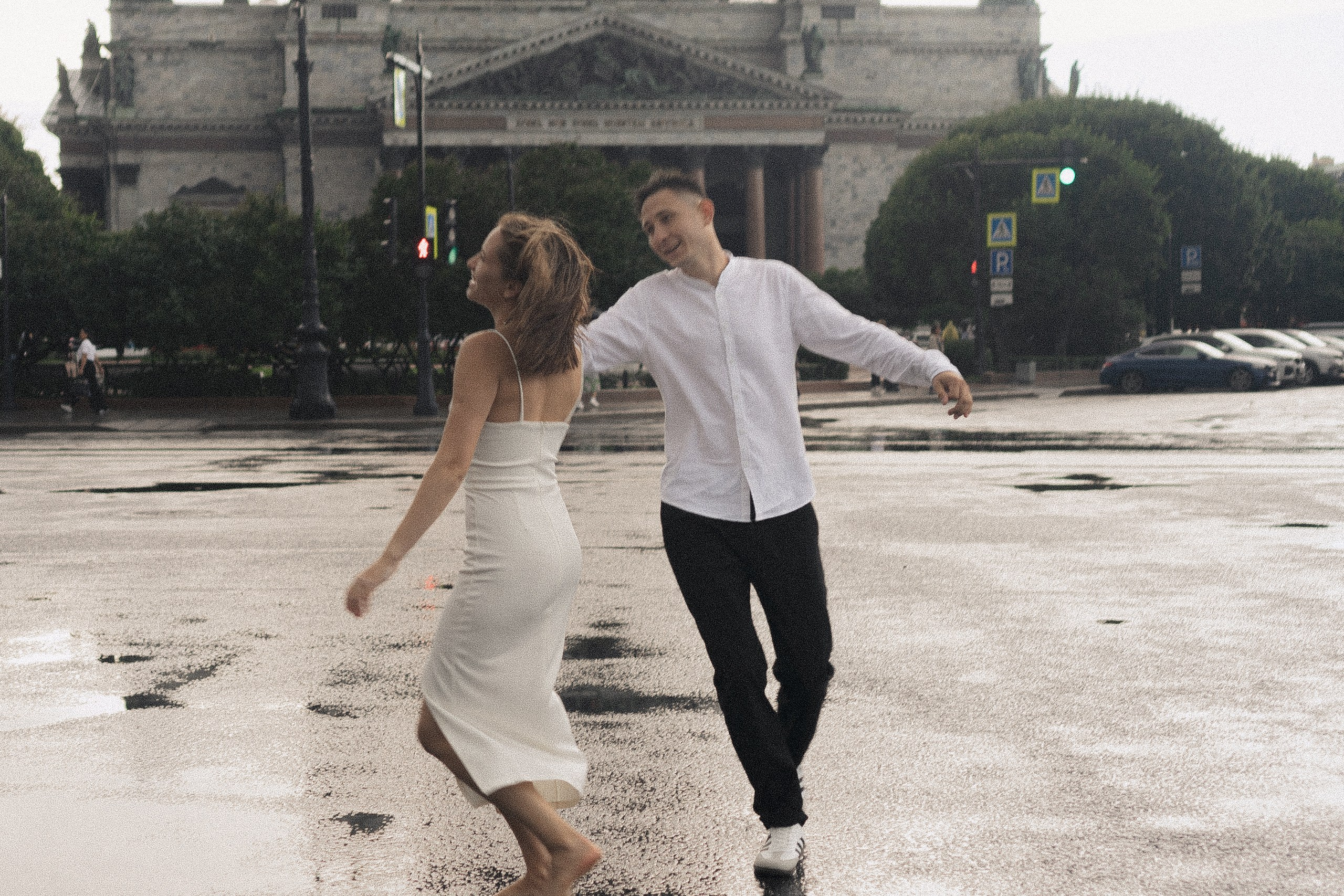 СВАДЕБНАЯ ФОТОСЕСИСИЯ В МЕТРО И ВОЗЛЕ ИСАКИЕВСКОГО СОБОРА В ДОЖДЬ. Профессиональный фотограф, Санкт-Петербург — Виктория Богомолова