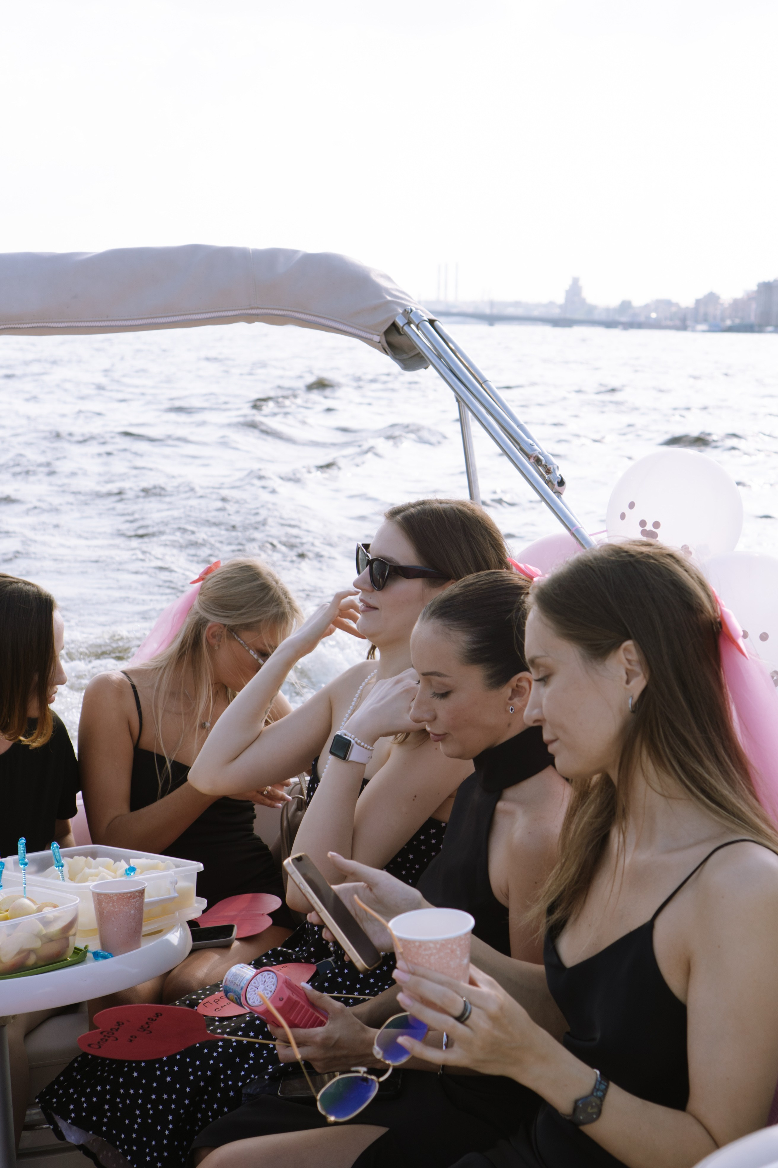 ДЕВИЧНИК НА КАТЕРЕ. Профессиональный фотограф, Санкт-Петербург — Виктория Богомолова