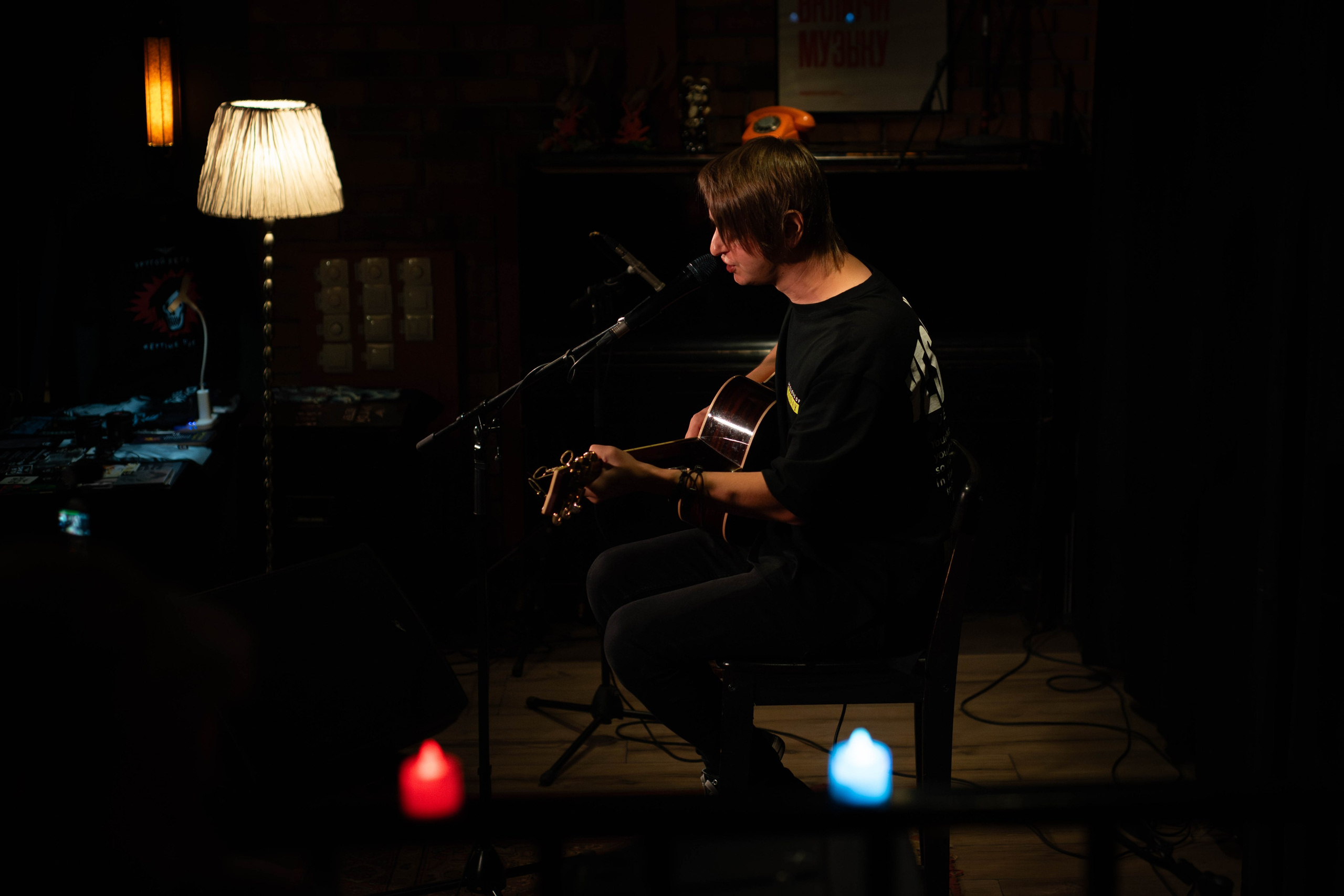 Лёва Сазонов (1 августа 2024 года, Москва, арт-кафе Пушкарёв). Фотограф Светлана Блинова, Москва и Московская область