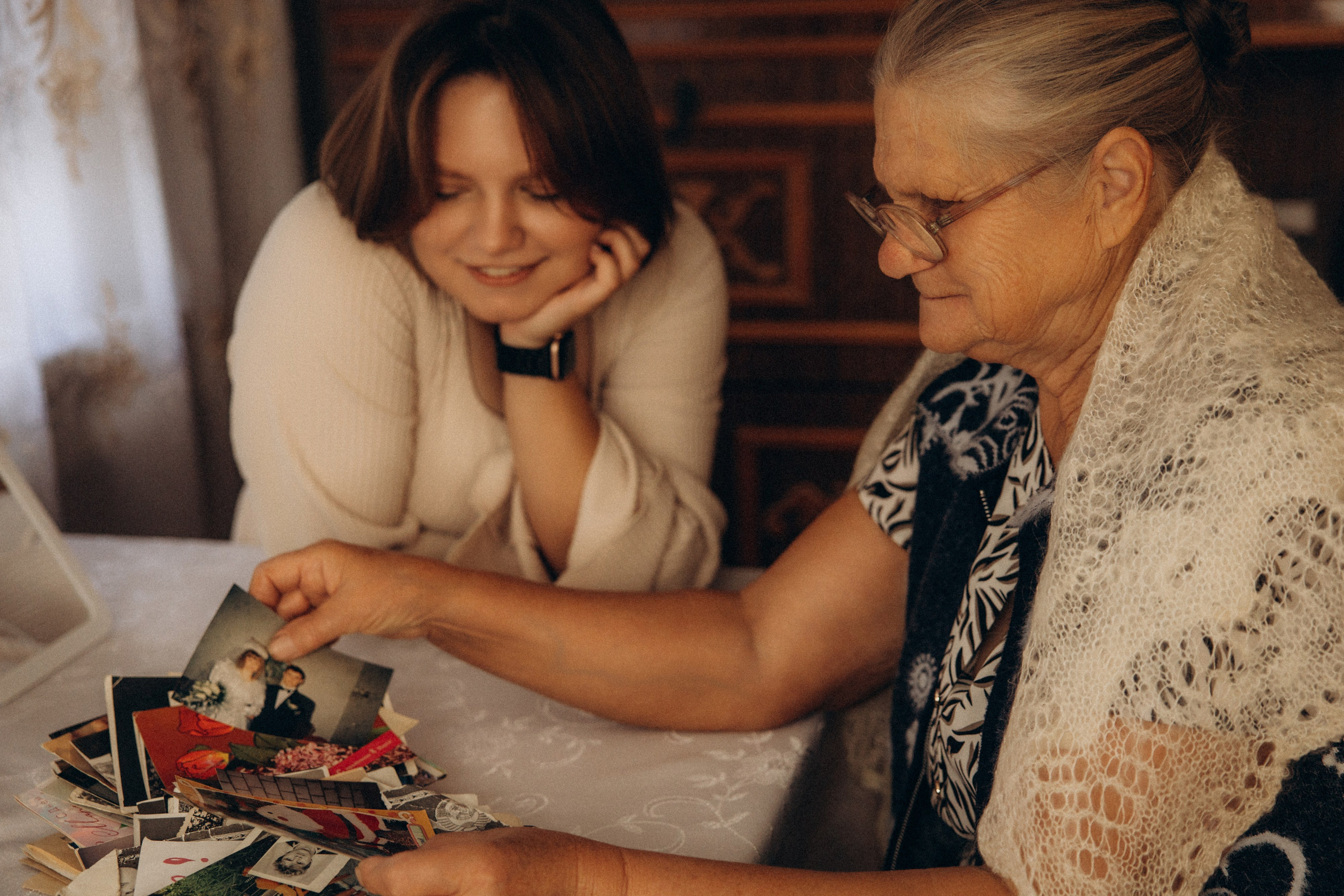 Аня и бабушка. Семейный фотограф Губкин/Старый Оскол