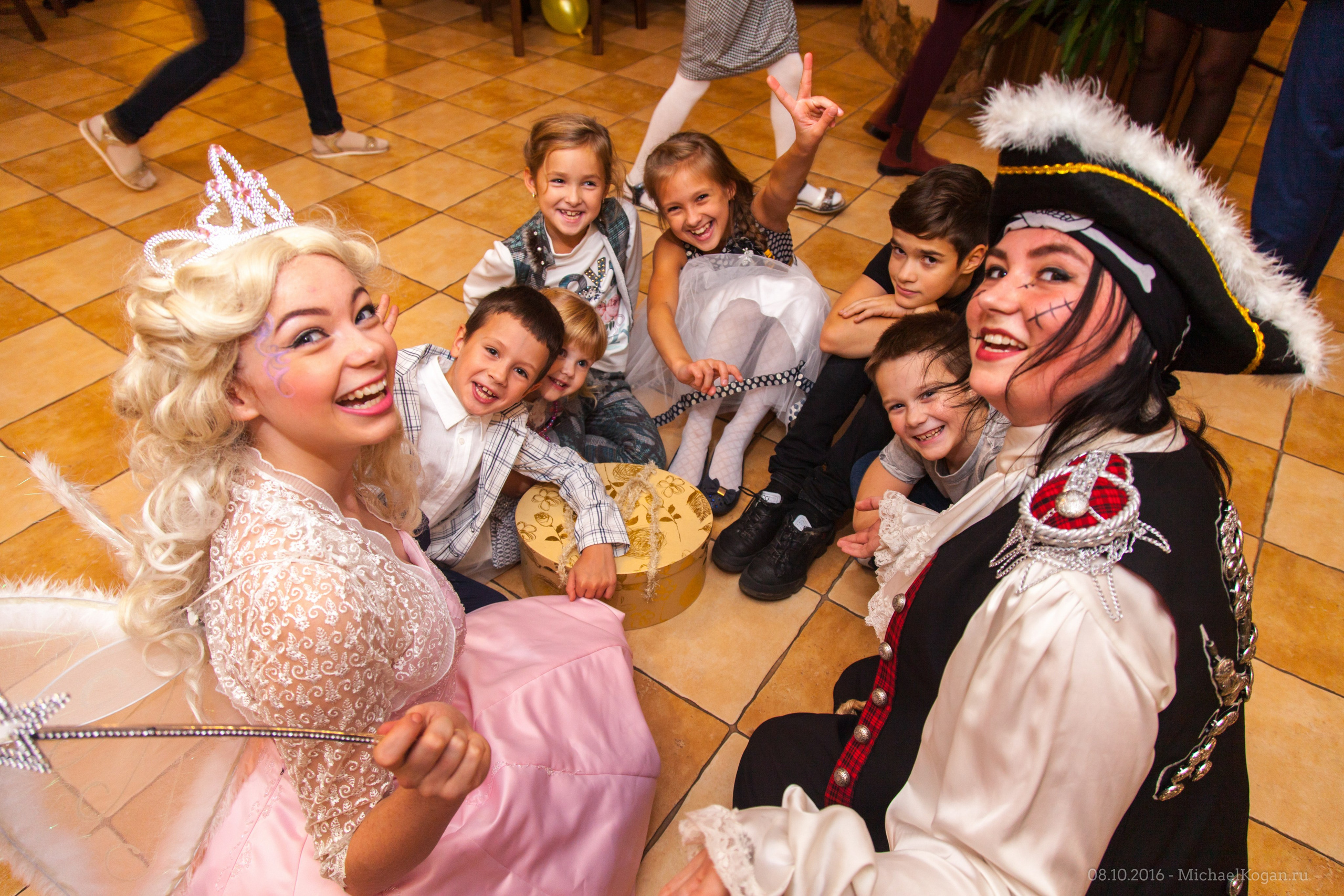 kogan.studio - аниматоры в костюме пиратов поздравляют с днем рождения