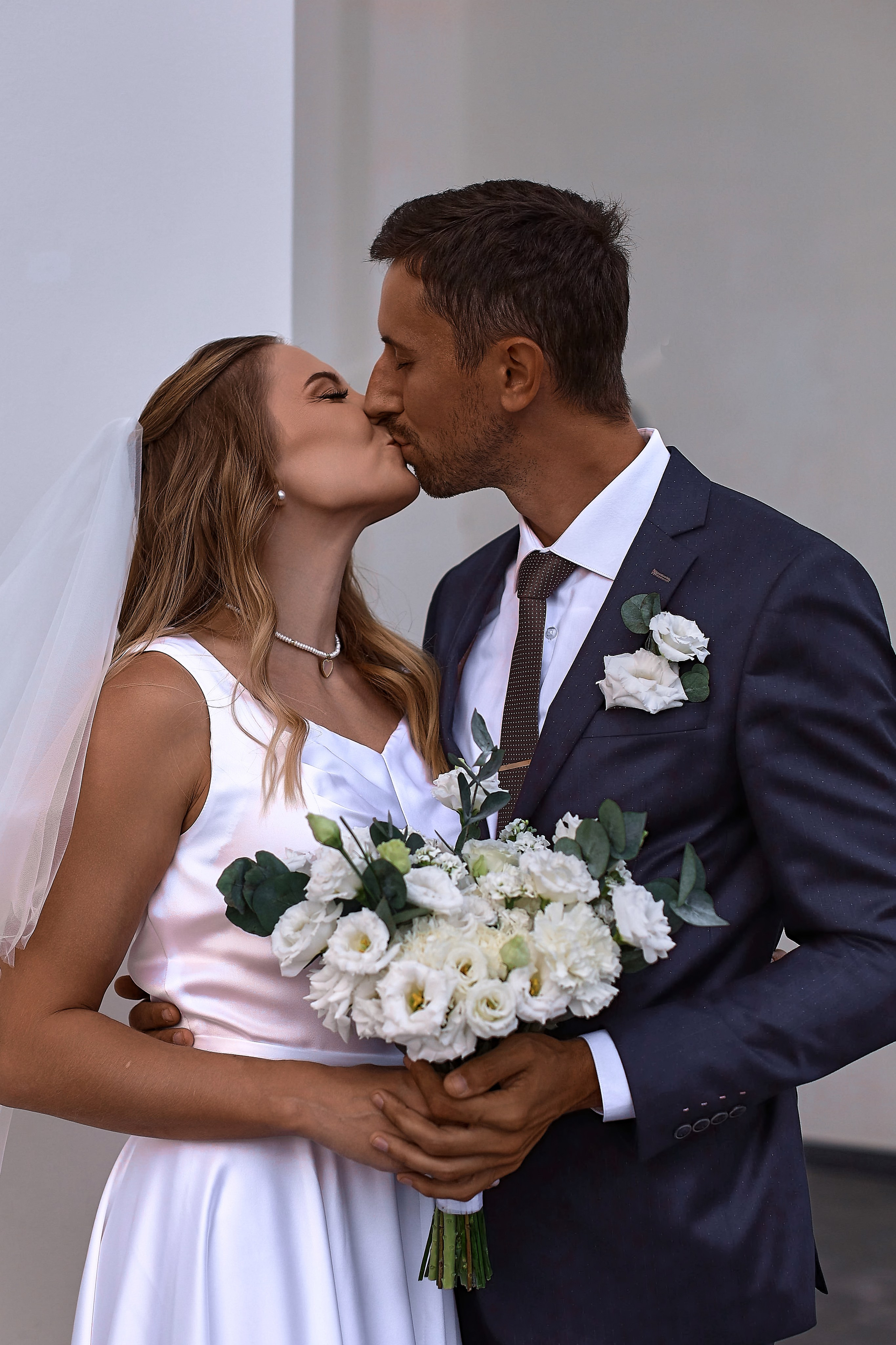 Свадебная фотосессия Евгения и Дарьи в Екатериненском загсе. Семейный и свадебный фотограф в Краснодаре Михеева Светлана