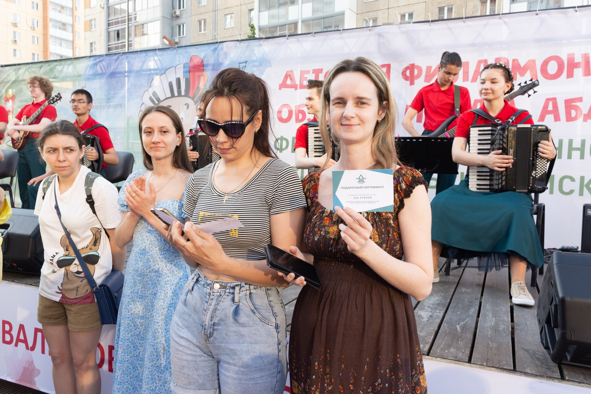 Фестиваль современного исполнительского искусства (Сквер Академ Риверсайд). Фотограф Максим Буряк