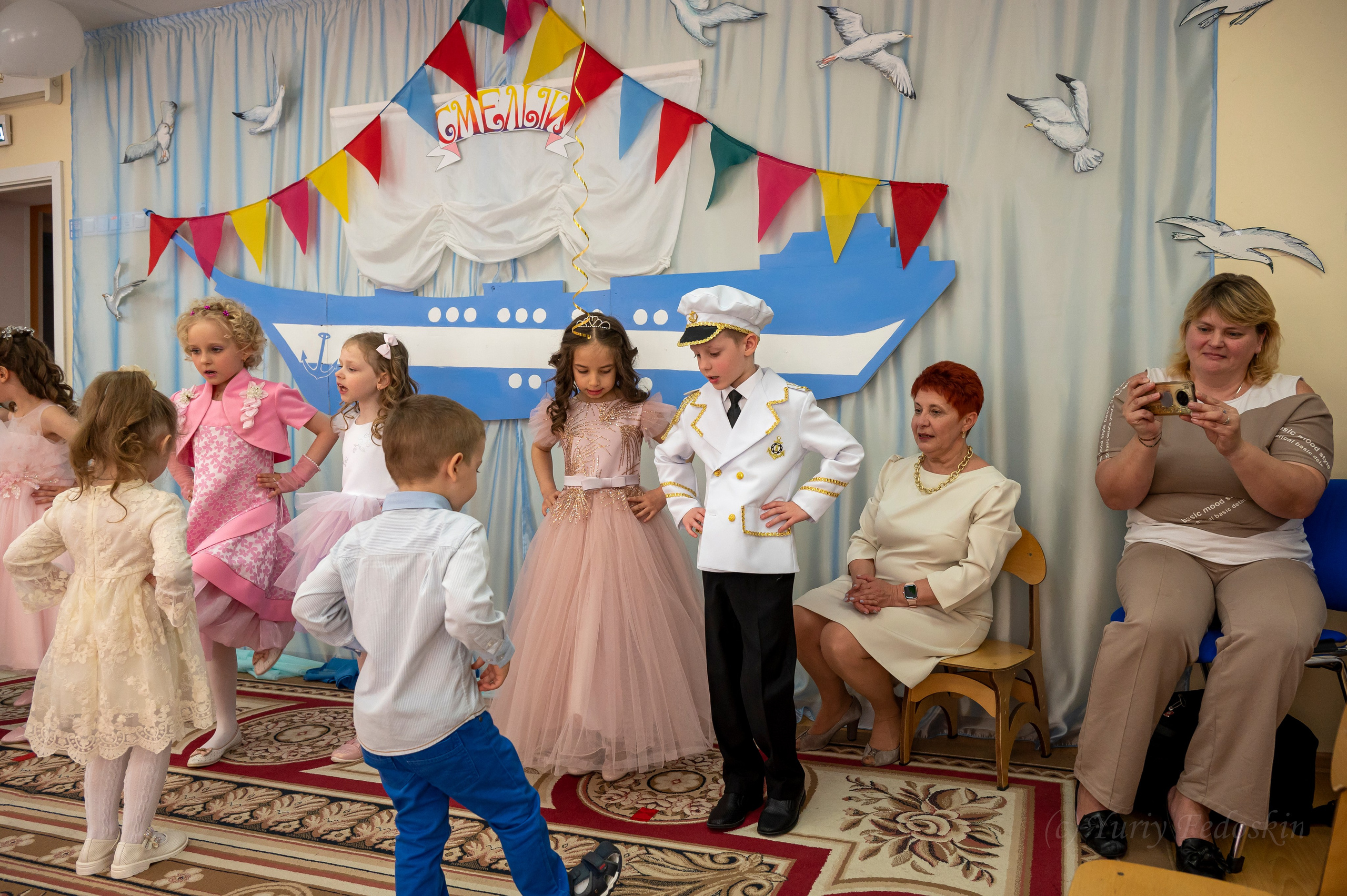 Выпускной в детском садике «Чебурашка», Королёв. Профессиональный фотограф интерьеров в Москве Юрий Федоскин
