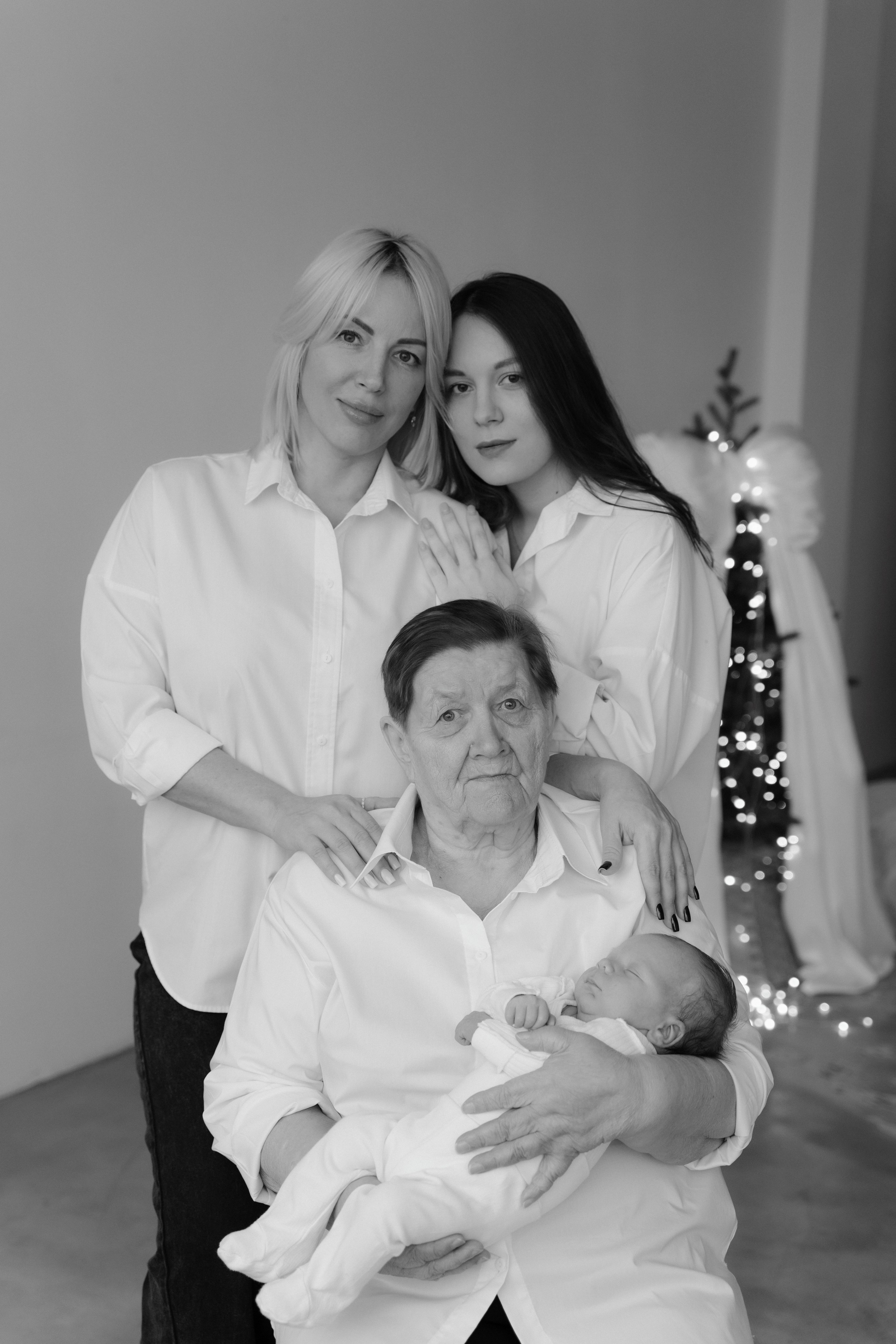 Семейная. Четыре поколения. Фотограф в Новосибирске. Ефимова Анастасия