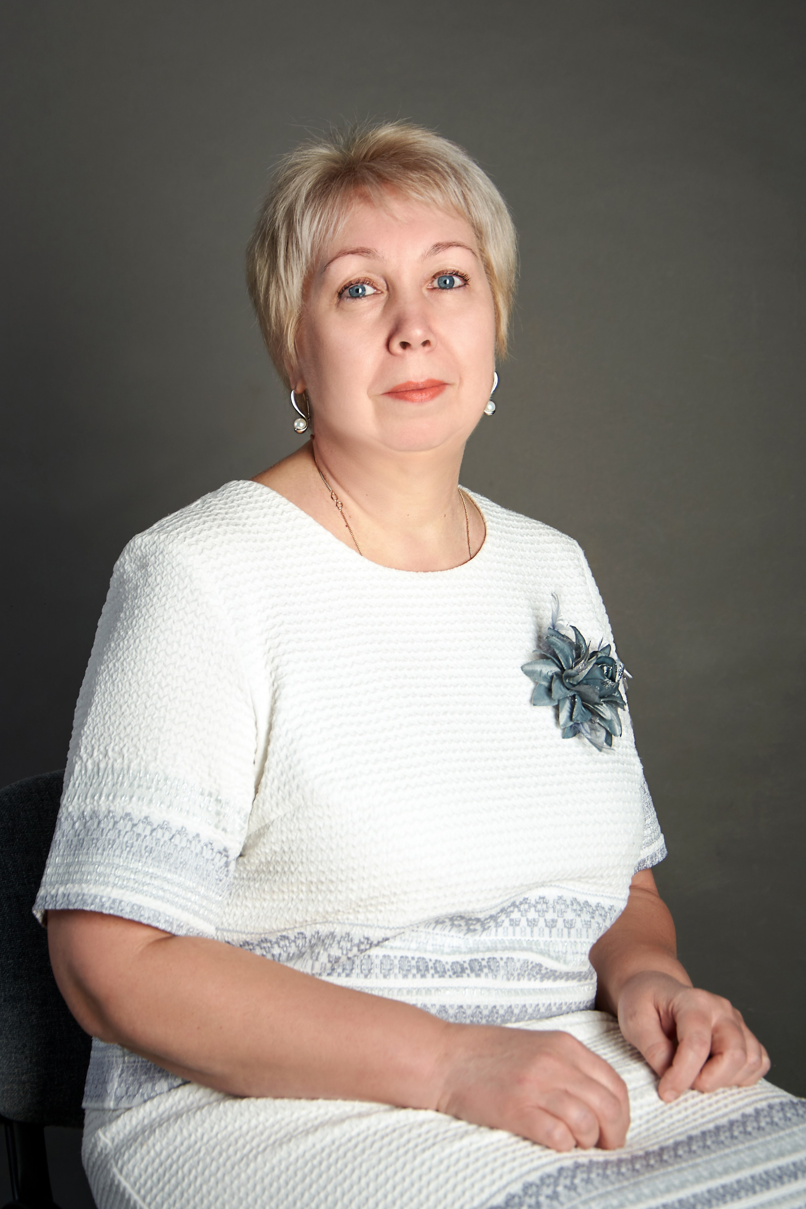 Портретная съемка в альбом. Лицей, 4-й класс. Ольга Чёкотова (Фотограф Кострома)