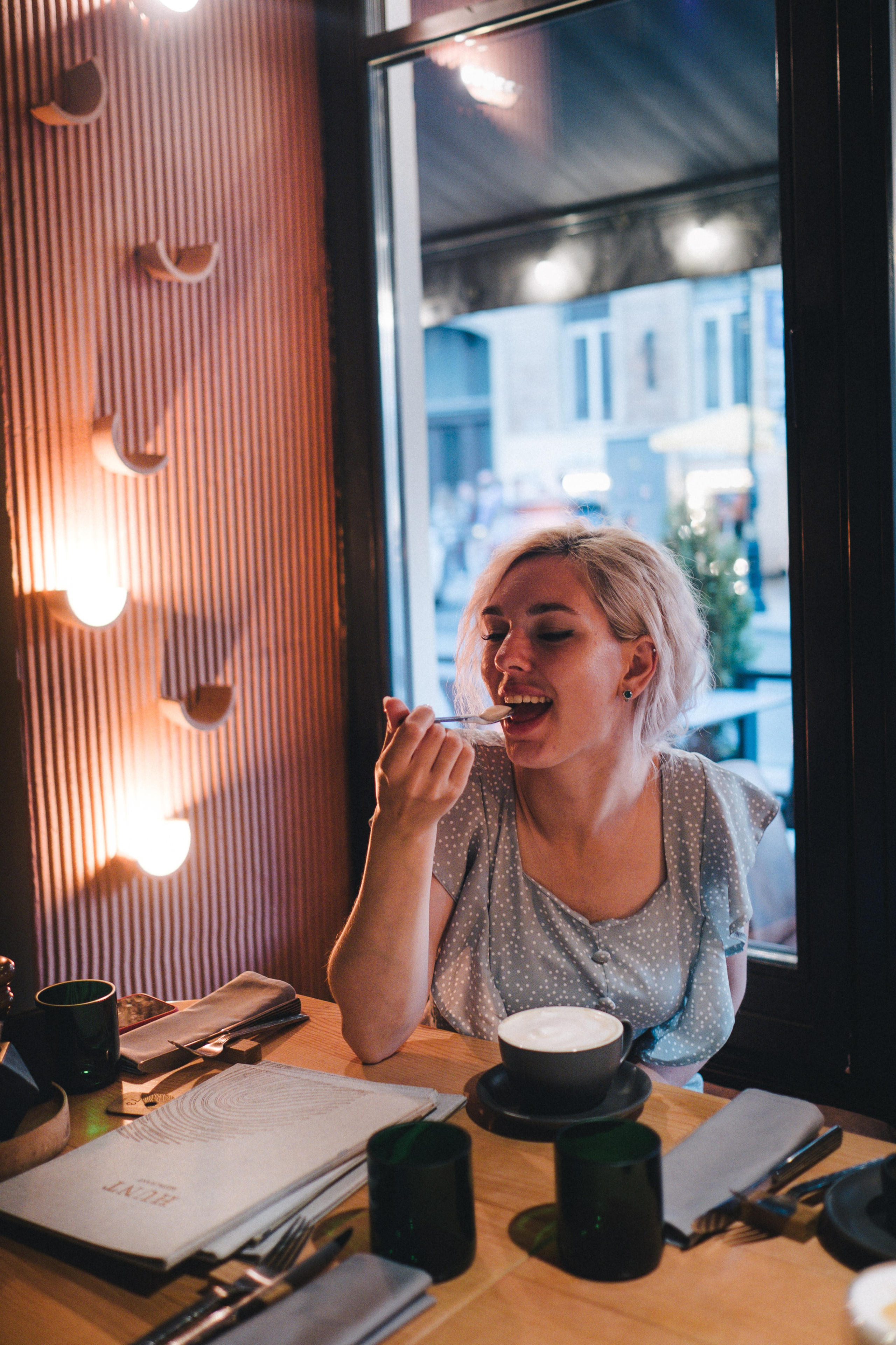 Встреча подруг. Репортажный фотограф в Санкт-Петербурге. Фотограф на мероприятие в СПБ