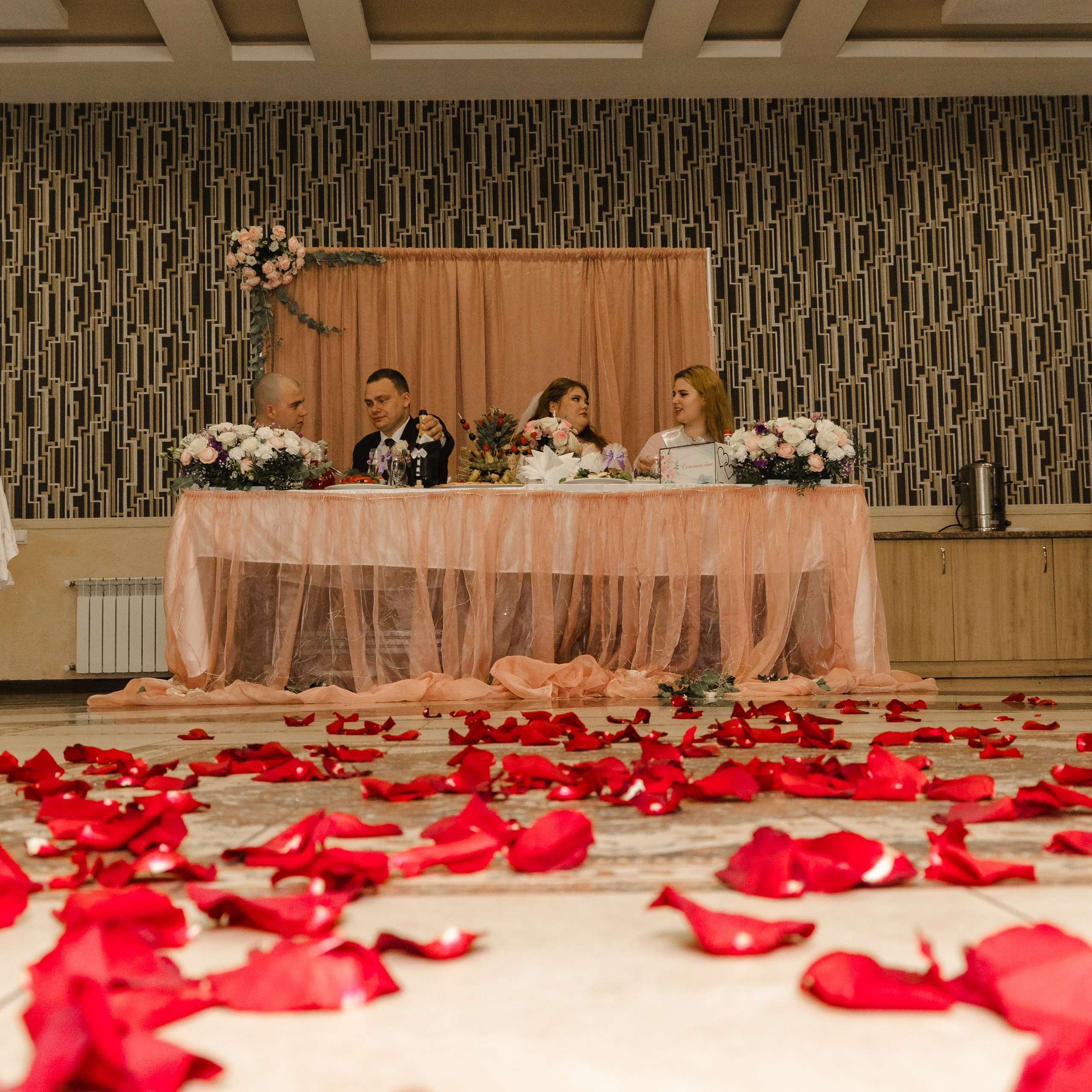 Николай и Диана, свадебный банкет. Свадебный и семейный фотограф в г. Волхов Алексей Кочерыжкин