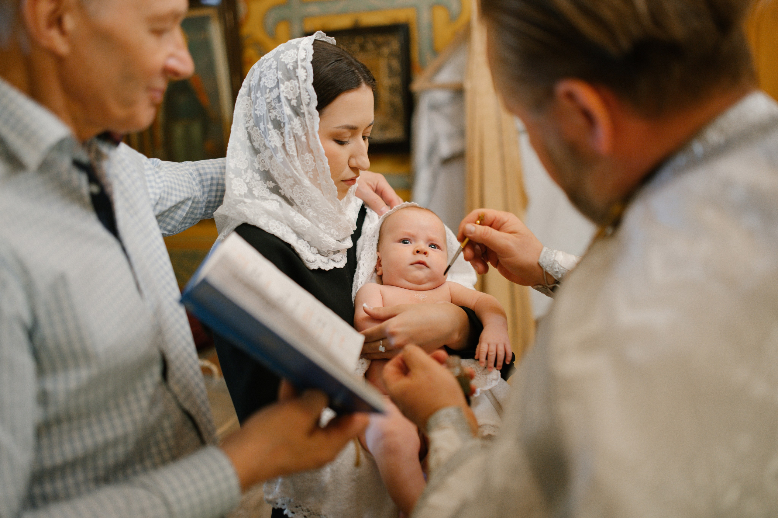 Крещение в Храме Воздвижения Креста Господня в Алтуфьеве. Семейный и свадебный фотограф в Москве Татьяна Николаева