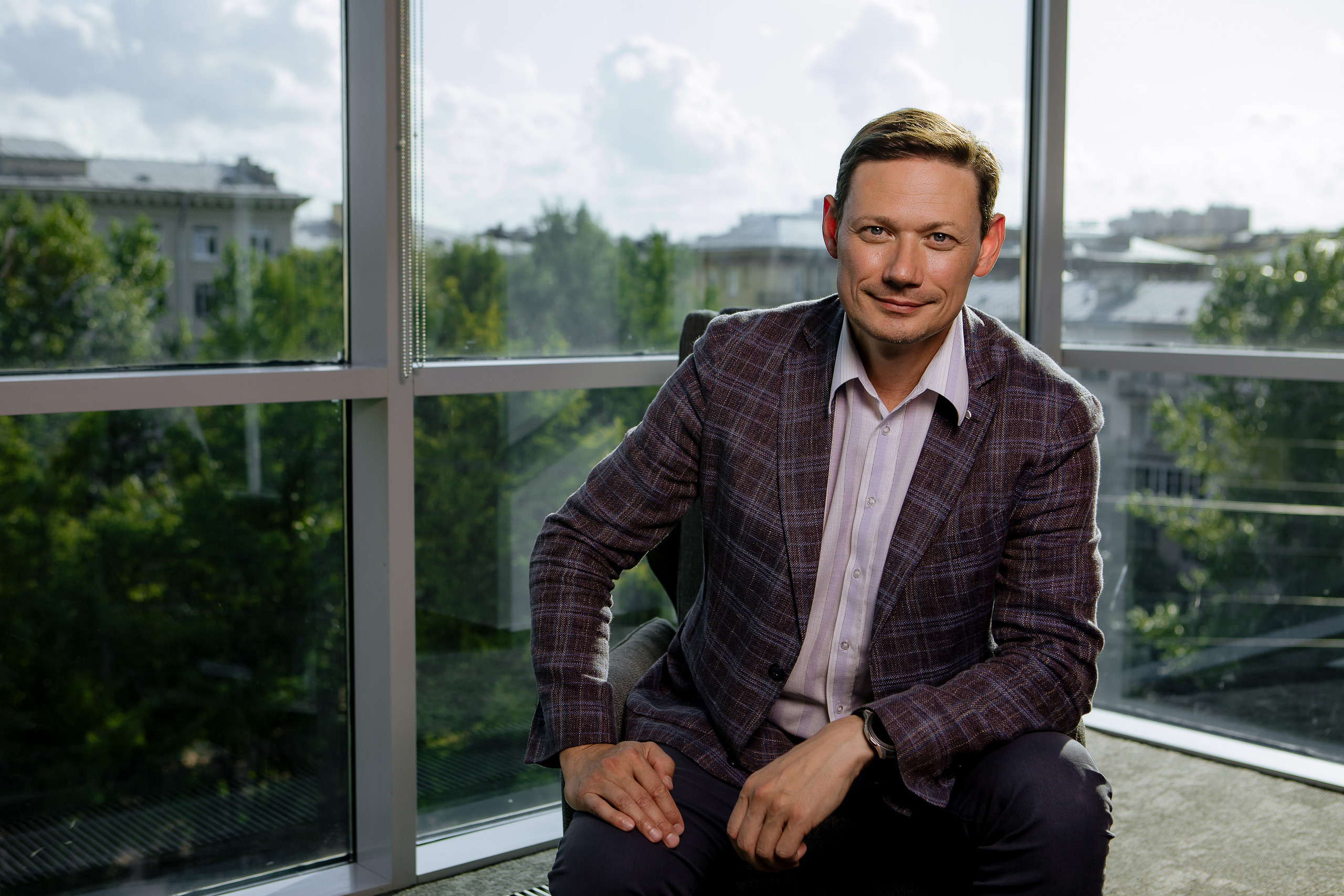 Портрет руководителя в офисе, деловой портрет, фотограф Ксения Сытина